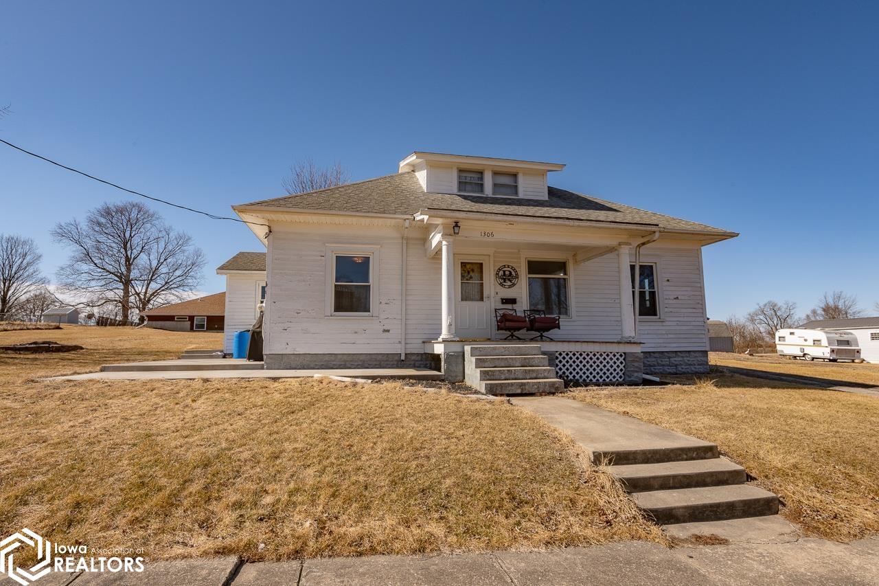 1306 3rd Street, Batavia, Iowa image 2