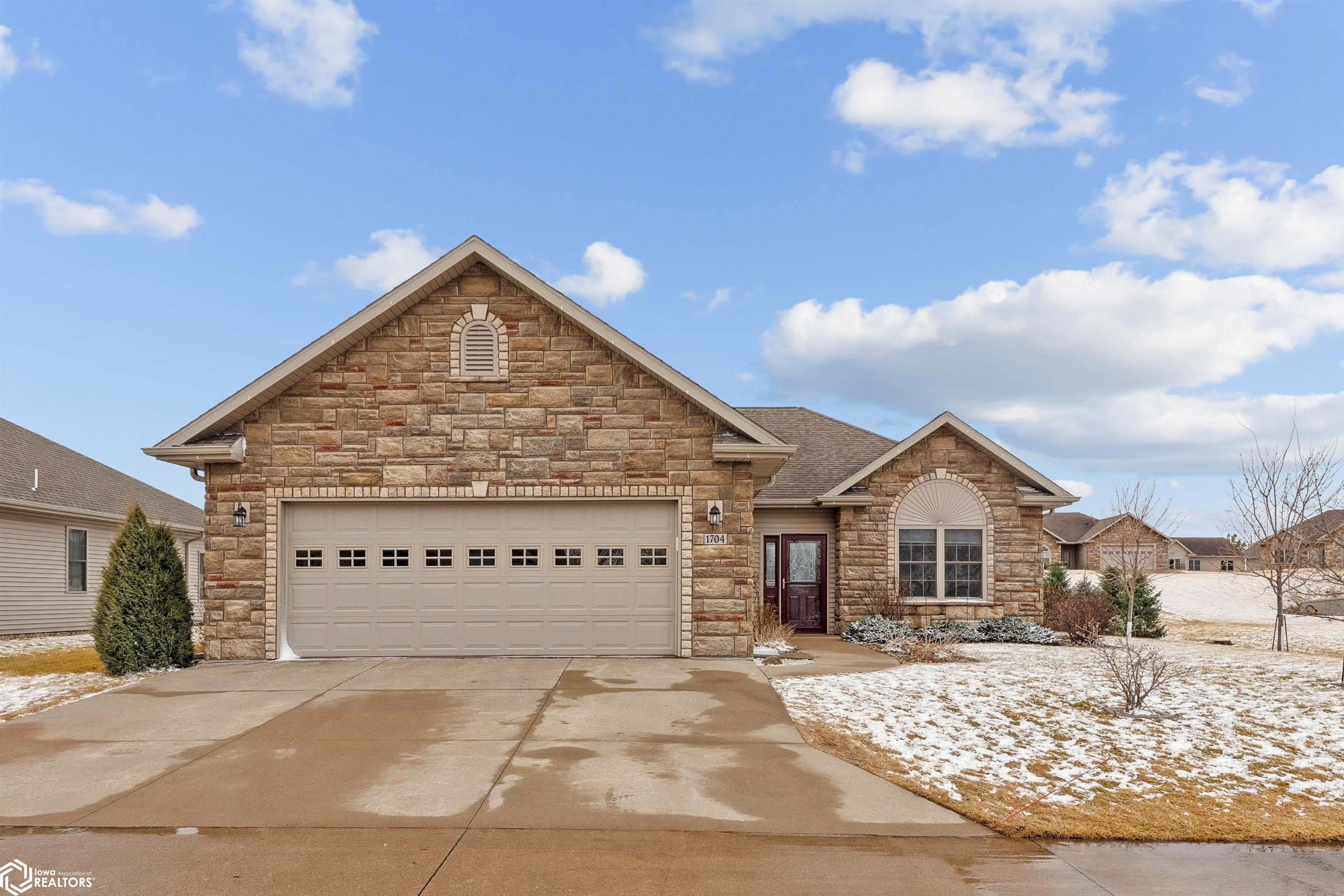 1704 E Ashford Circle, Mount Pleasant, Iowa image 1