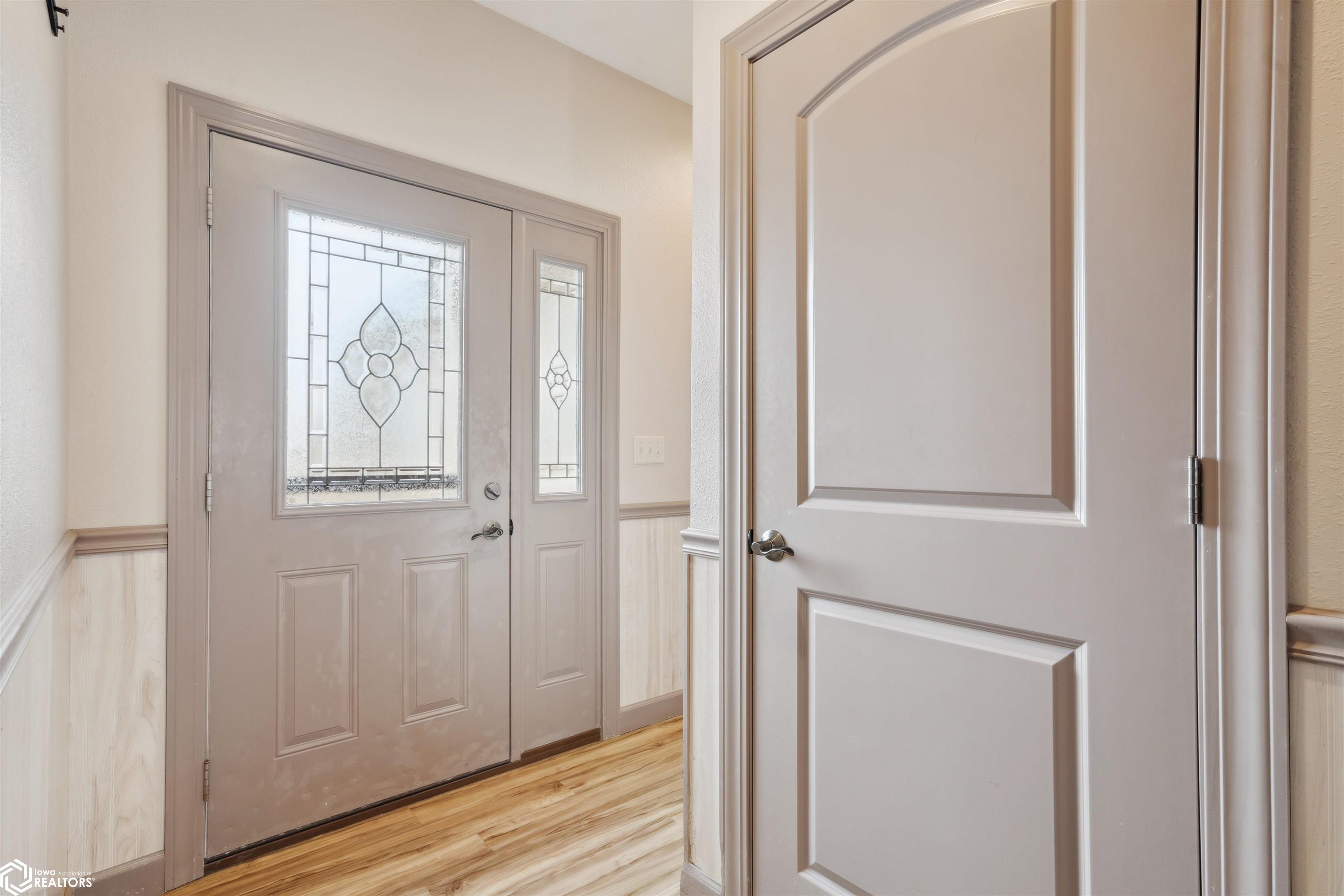 1704 E Ashford Circle, Mount Pleasant, Iowa image 3