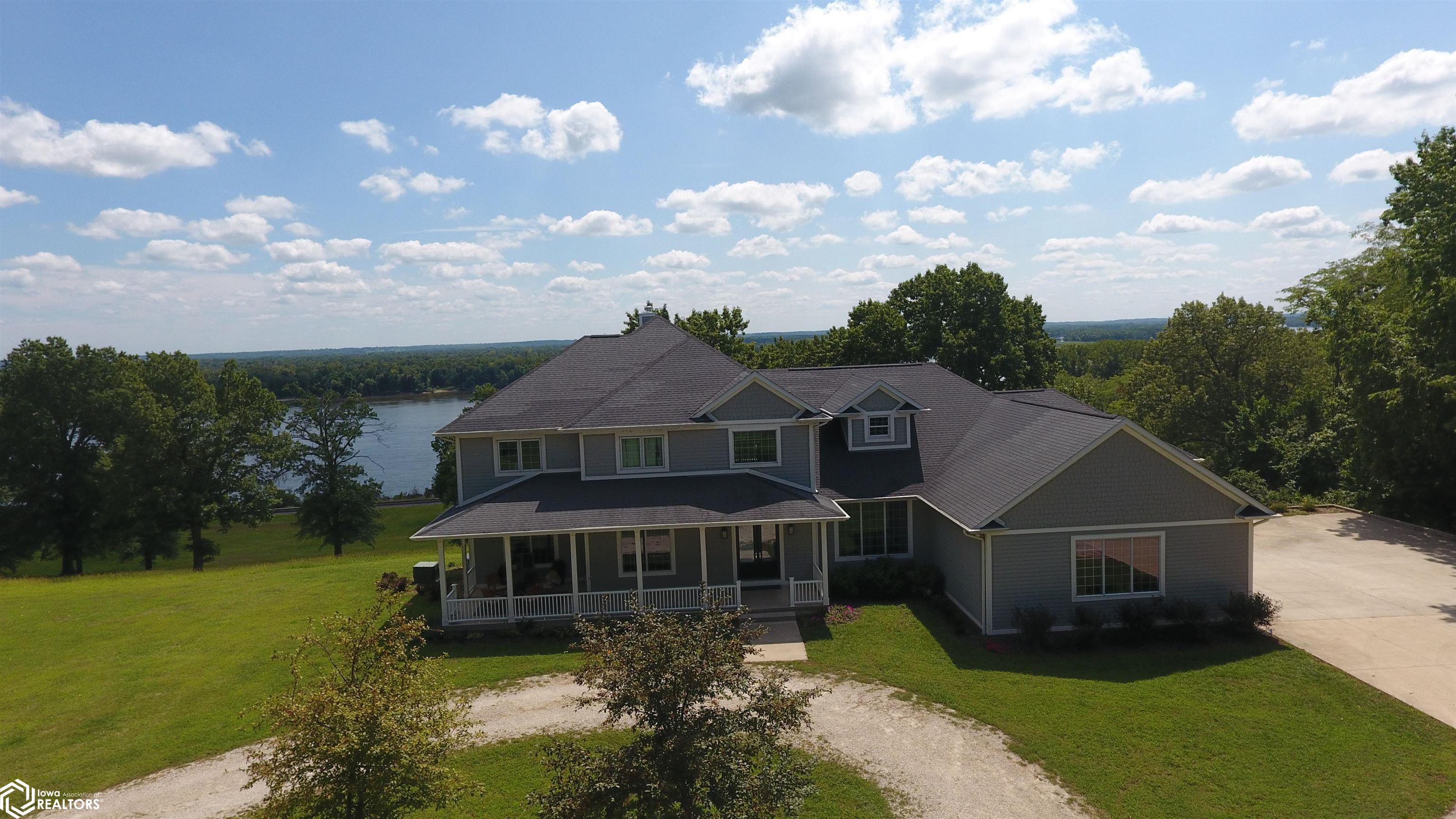 5007 Ferres Lane, Burlington, Iowa image 1