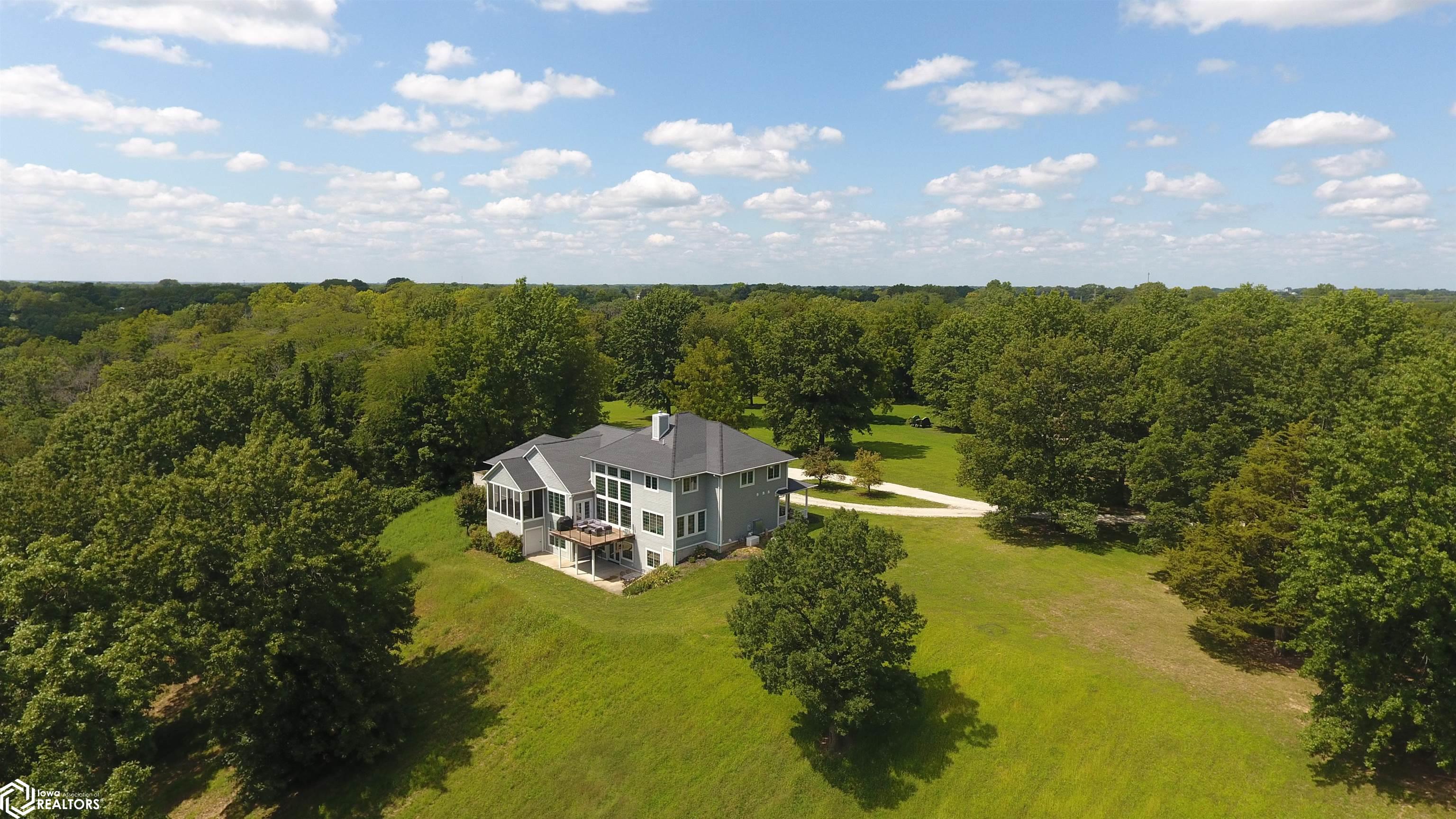5007 Ferres Lane, Burlington, Iowa image 2