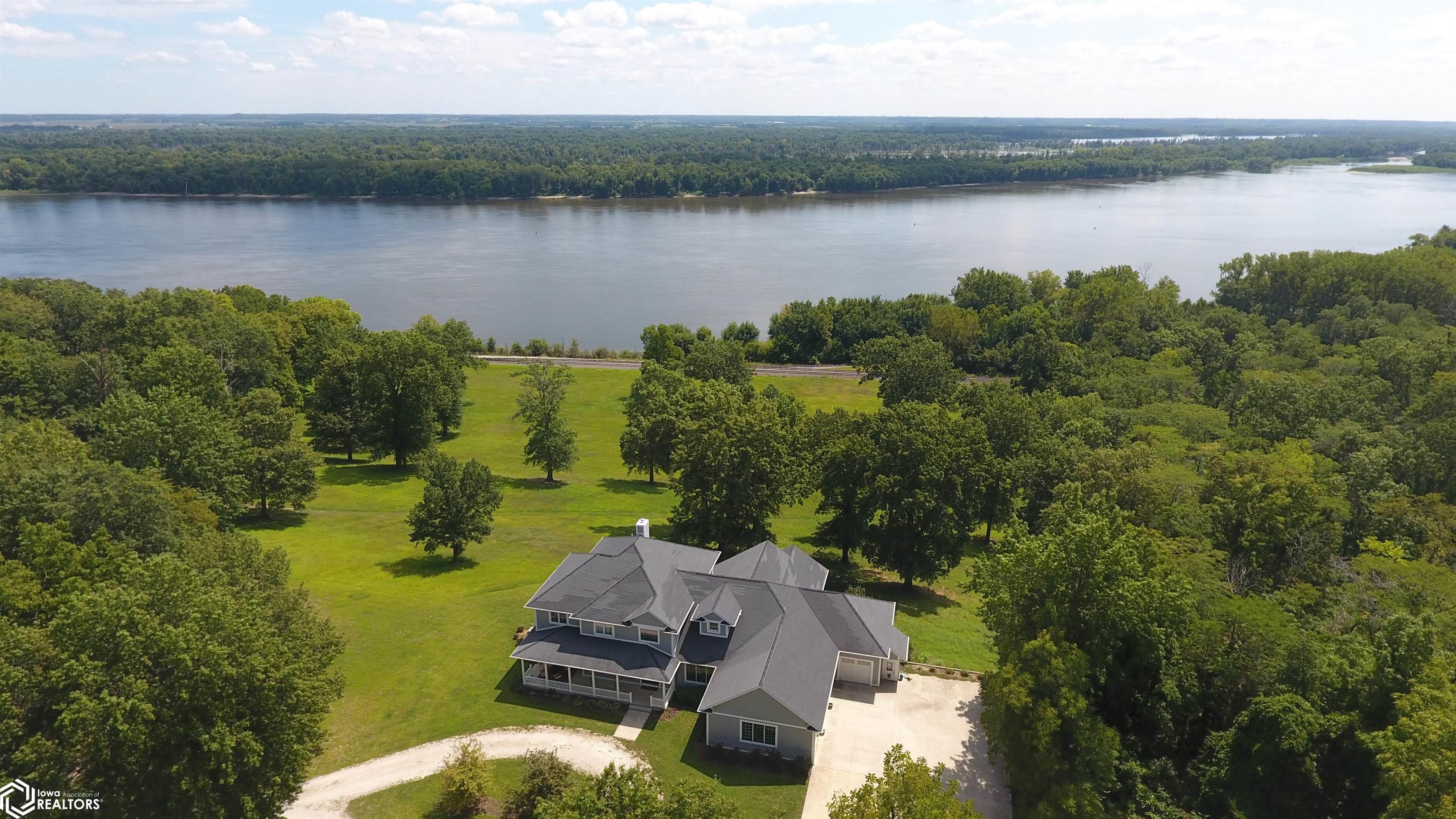 5007 Ferres Lane, Burlington, Iowa image 3