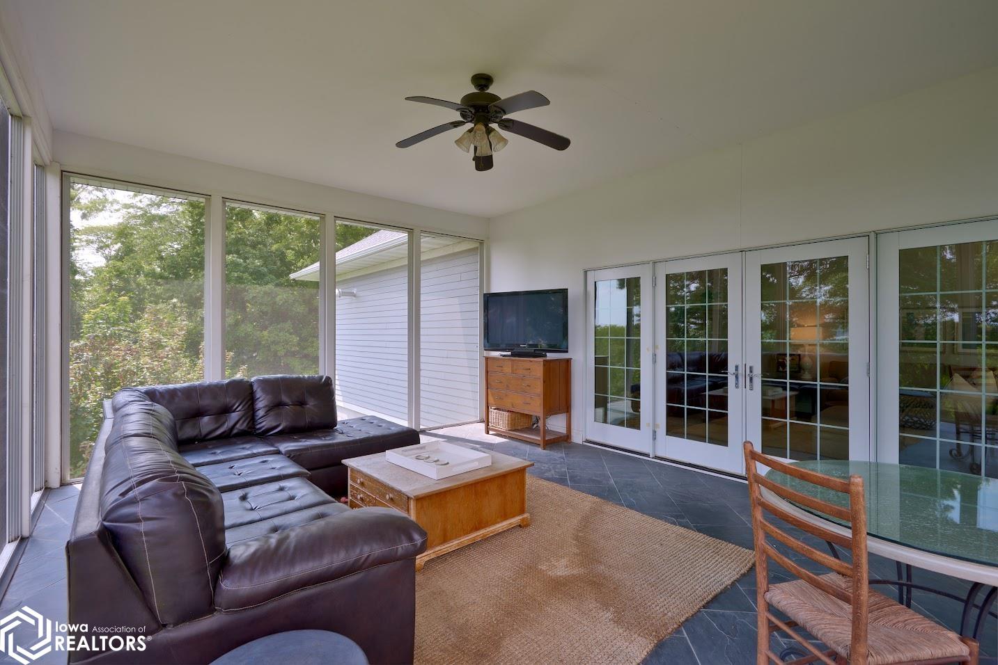 5007 Ferres Lane, Burlington, Iowa image 36