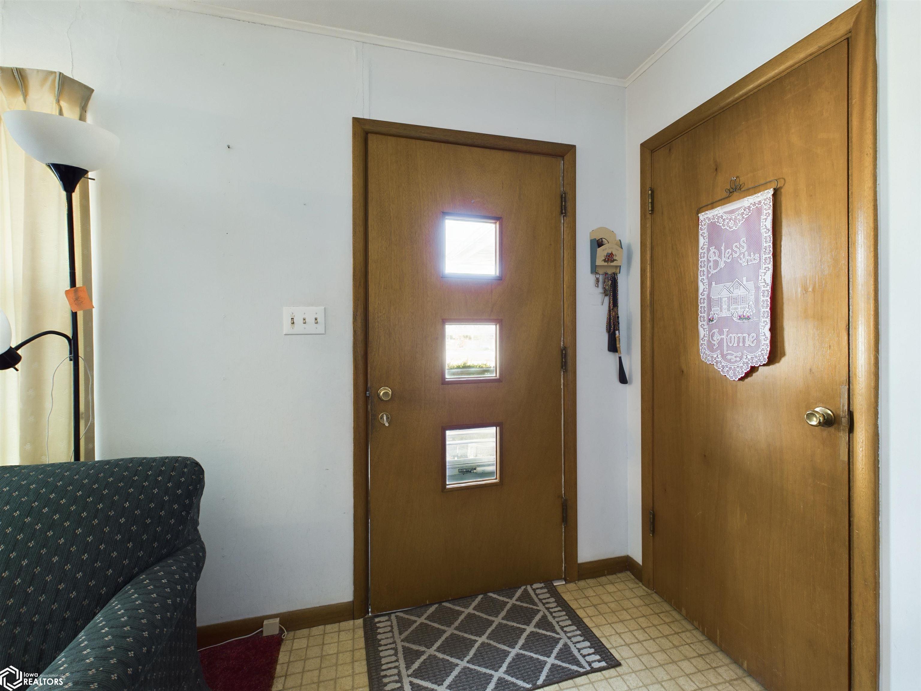 Has coat closet