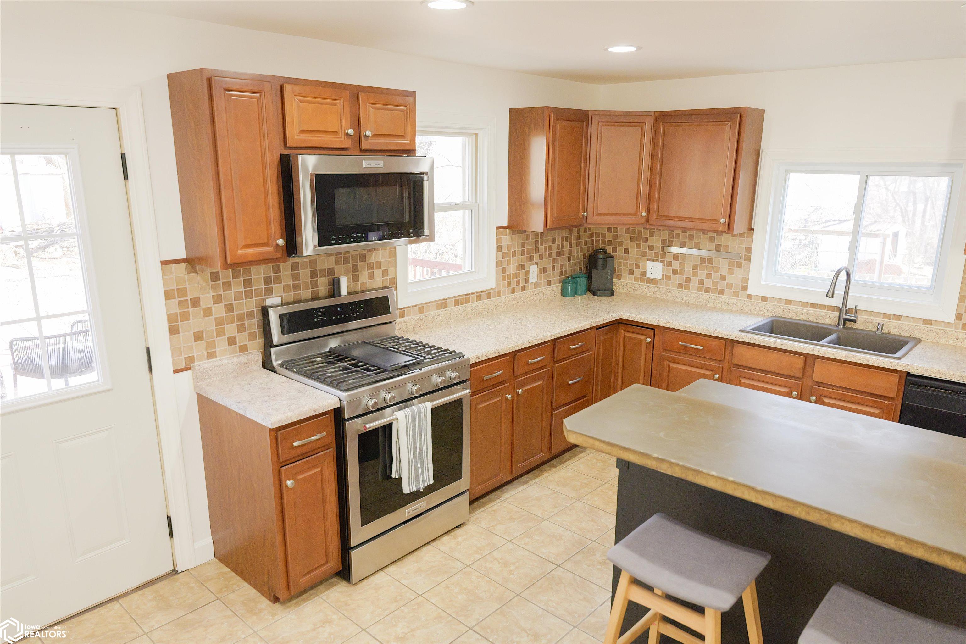 1114 Valley St, Burlington, Iowa image 8