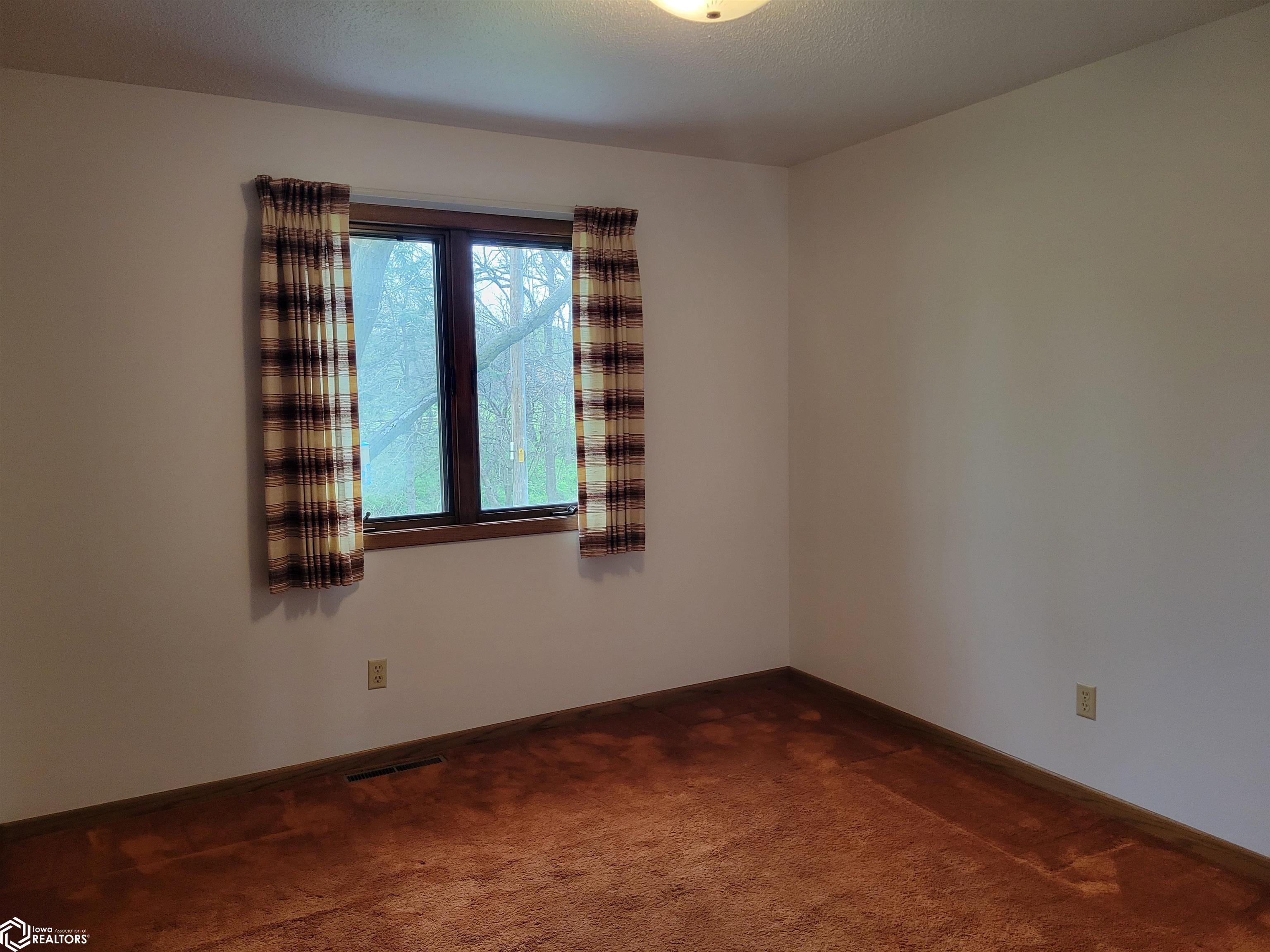 1003 Oak Knoll Road, Red Oak, Iowa image 4