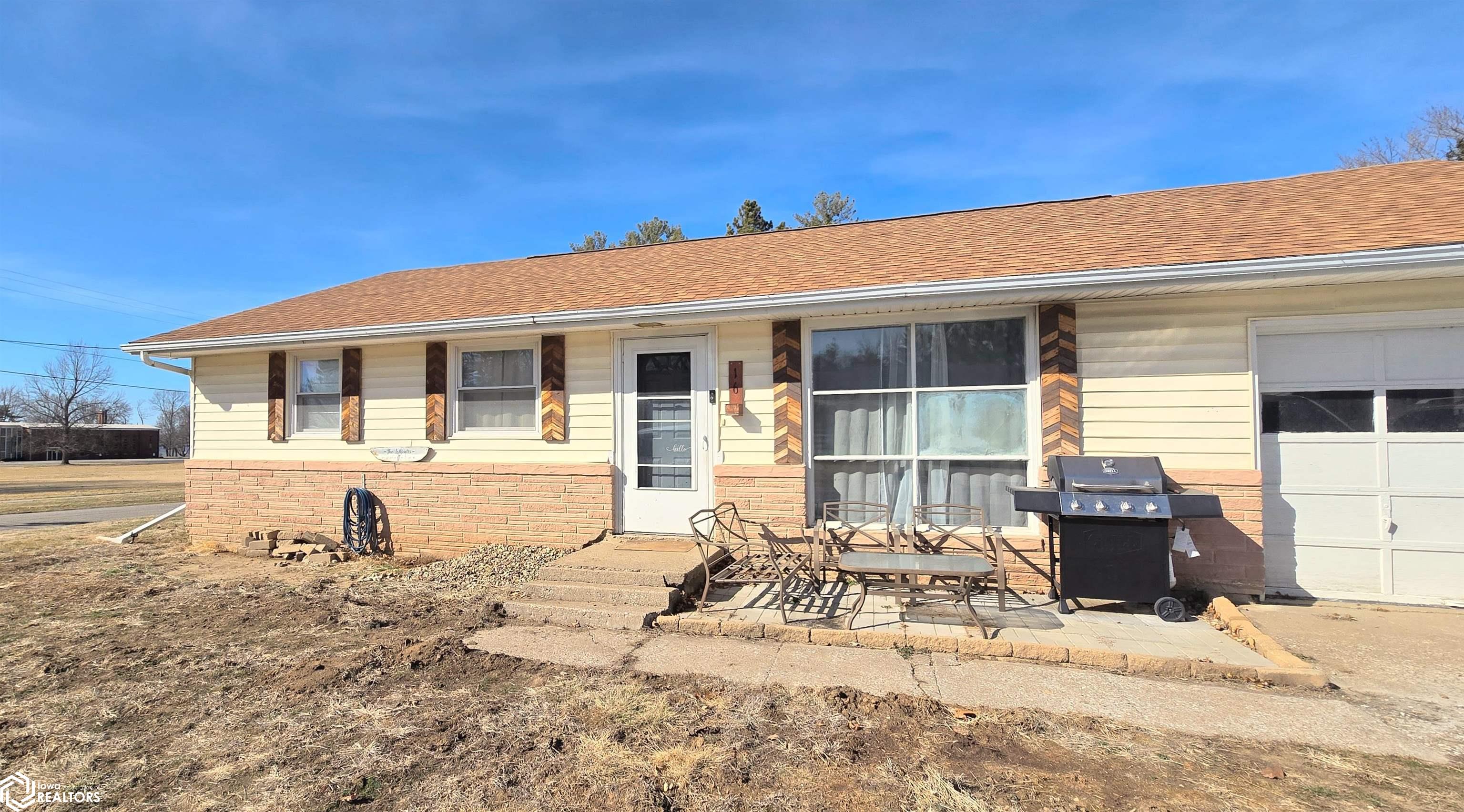 16 Westview Dr., Hamilton, Illinois image 1