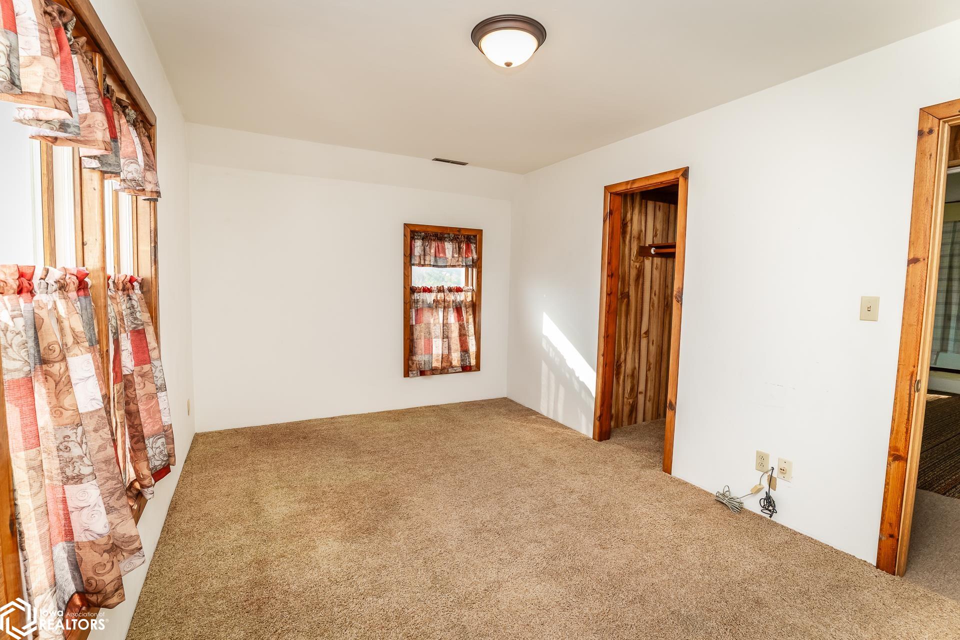 502 E Maple Avenue, Conrad, Iowa image 34