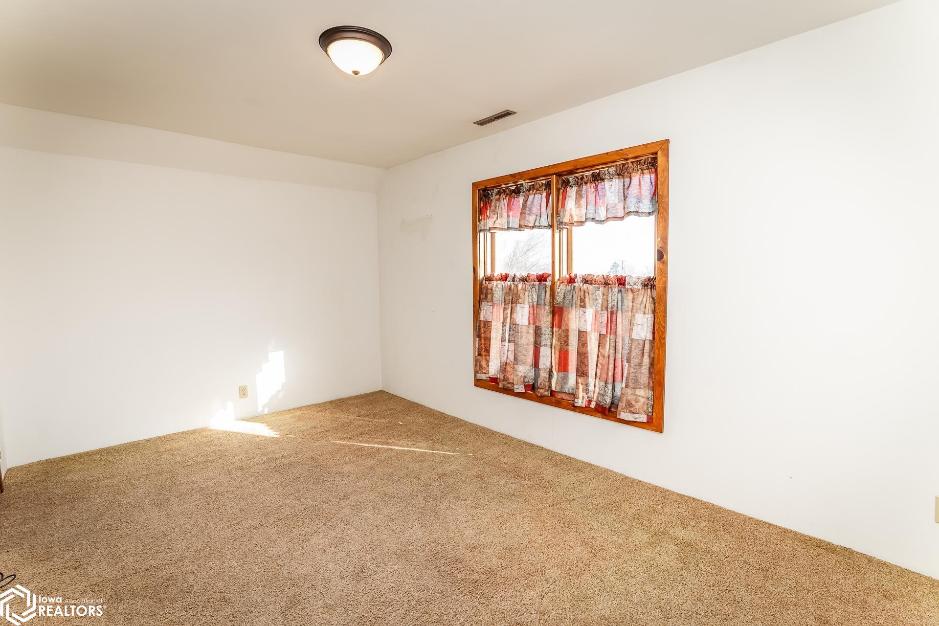 502 E Maple Avenue, Conrad, Iowa image 35
