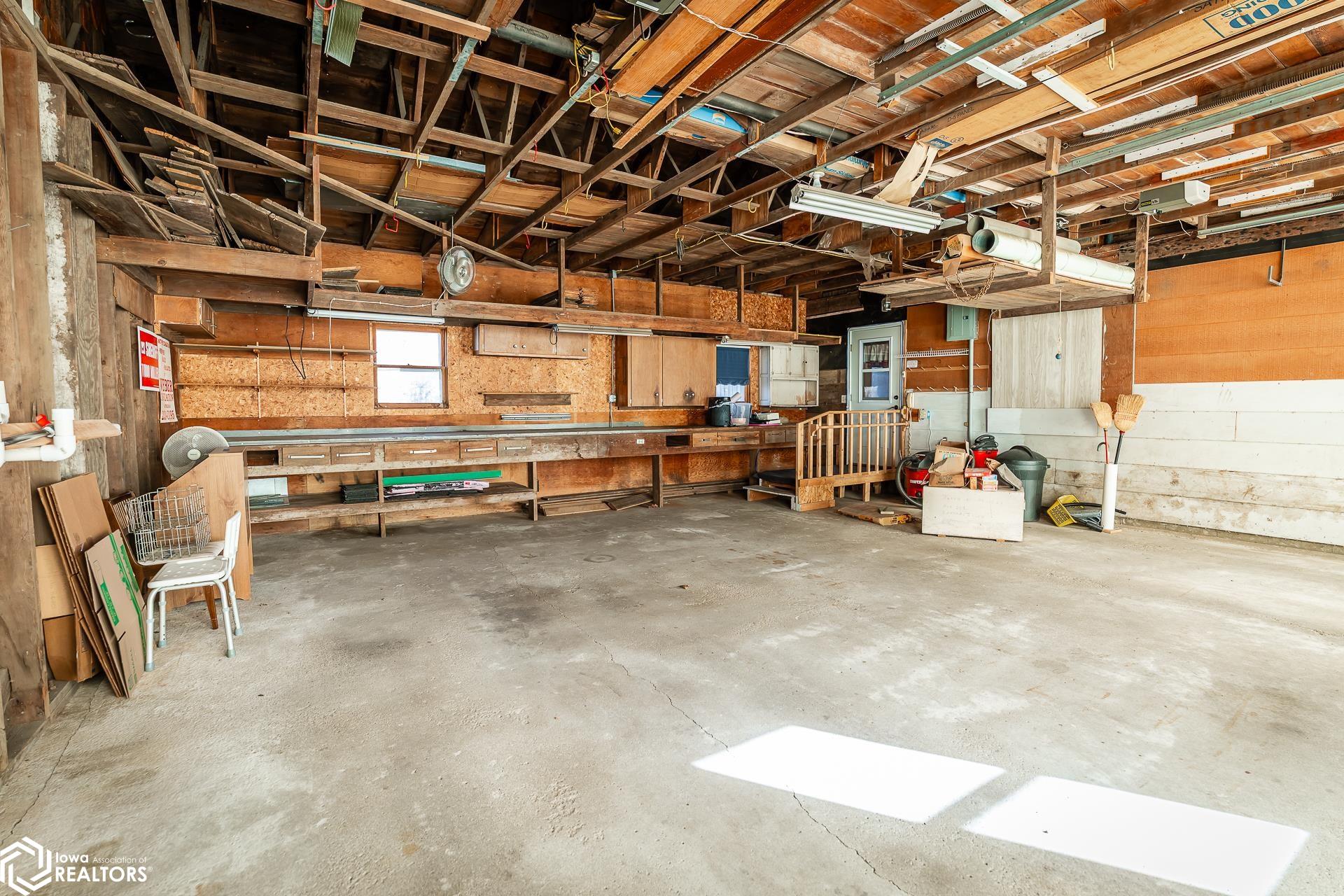 502 E Maple Avenue, Conrad, Iowa image 38