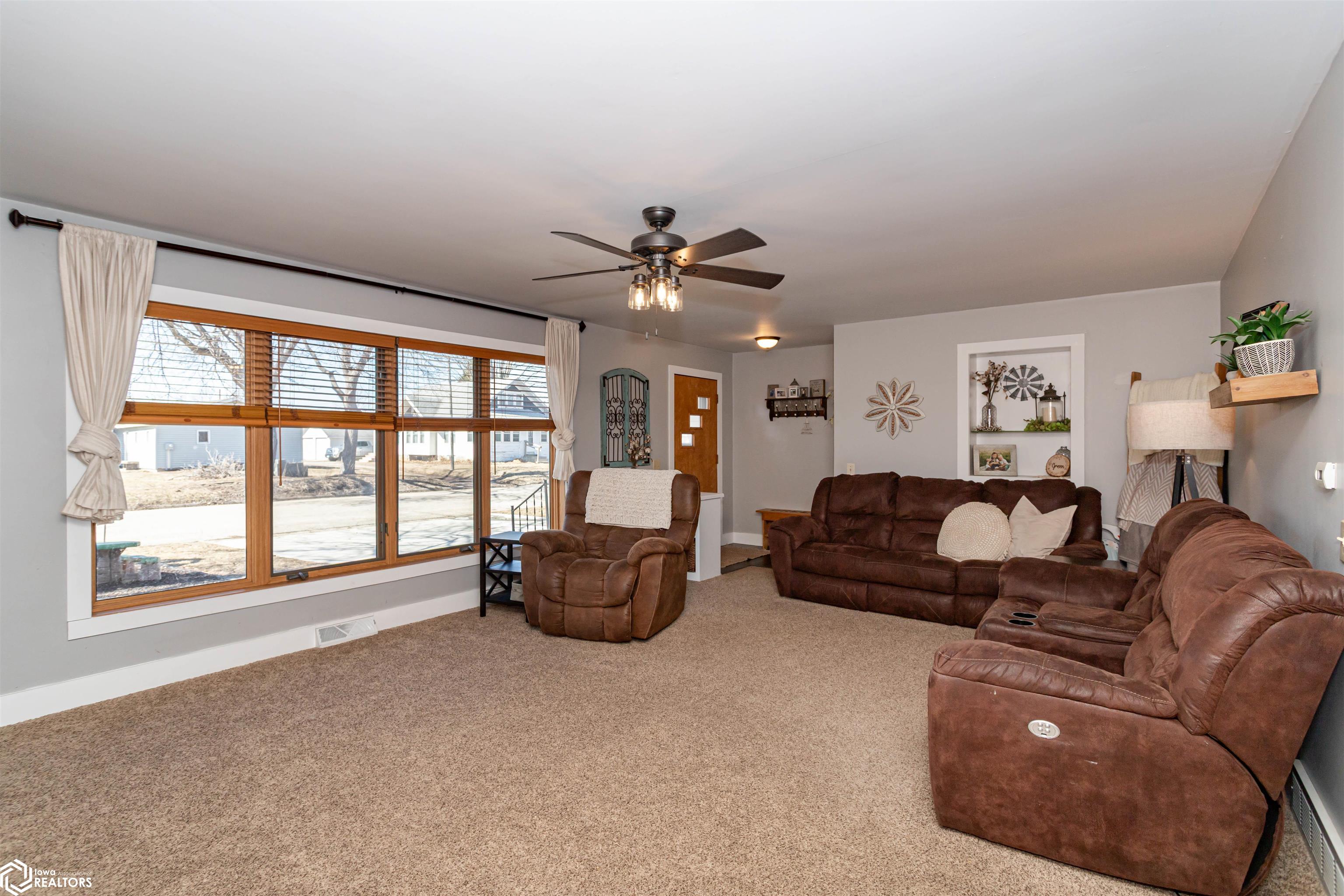 303 3rd Avenue, State Center, Iowa image 3
