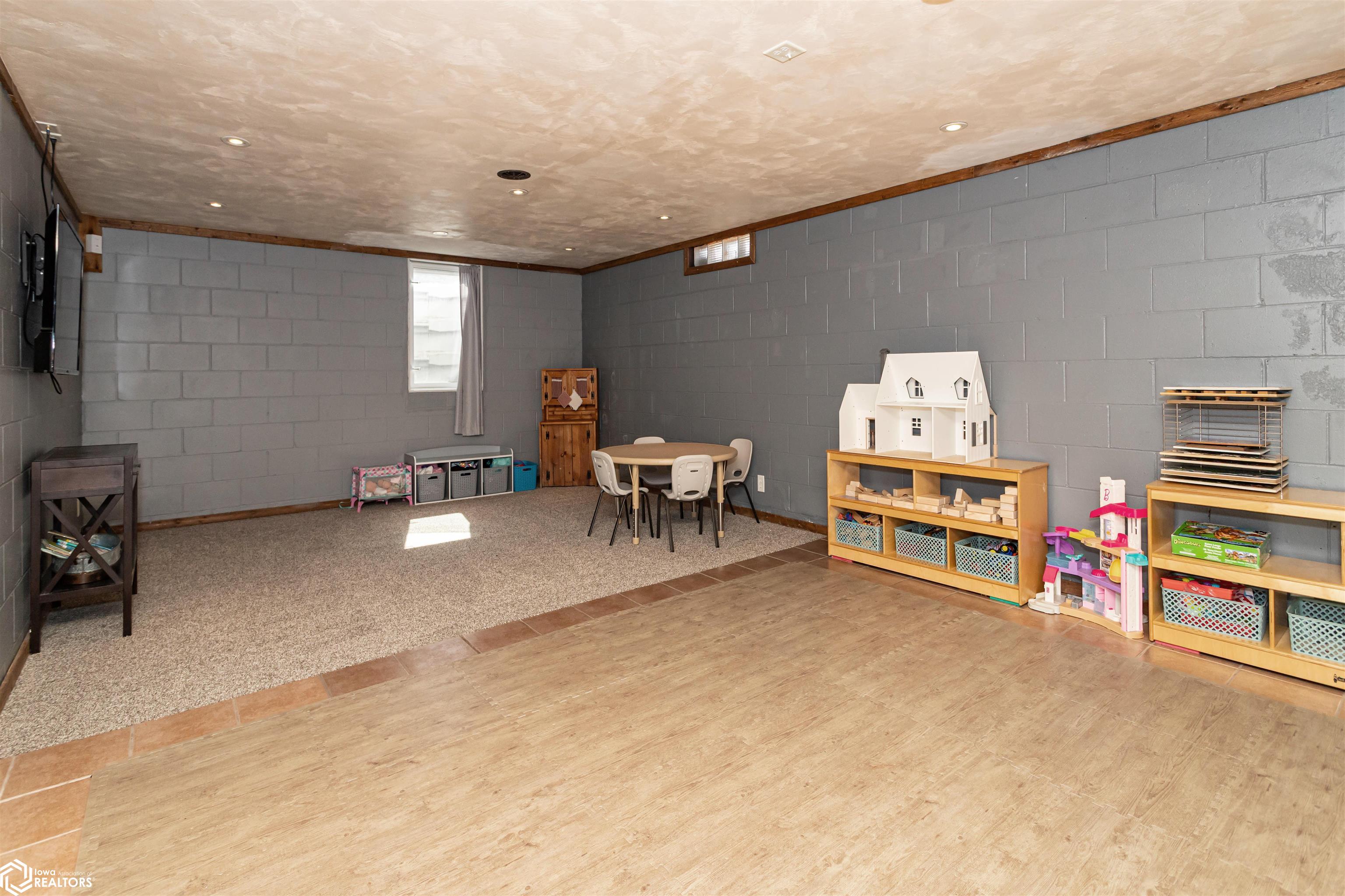 303 3rd Avenue, State Center, Iowa image 21