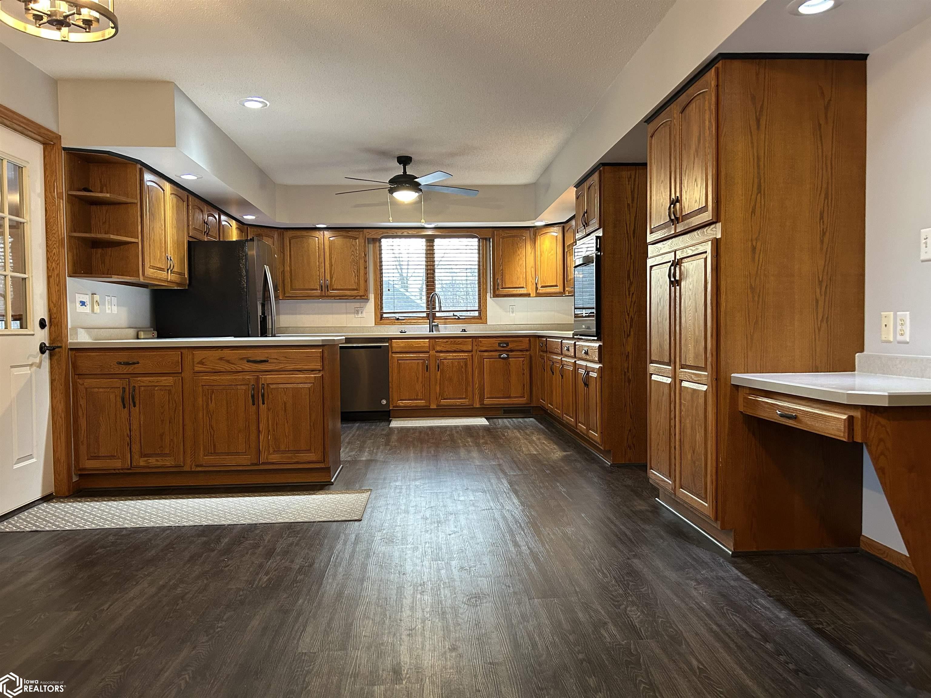 117 Oakview Drive, Forest City, Iowa image 4