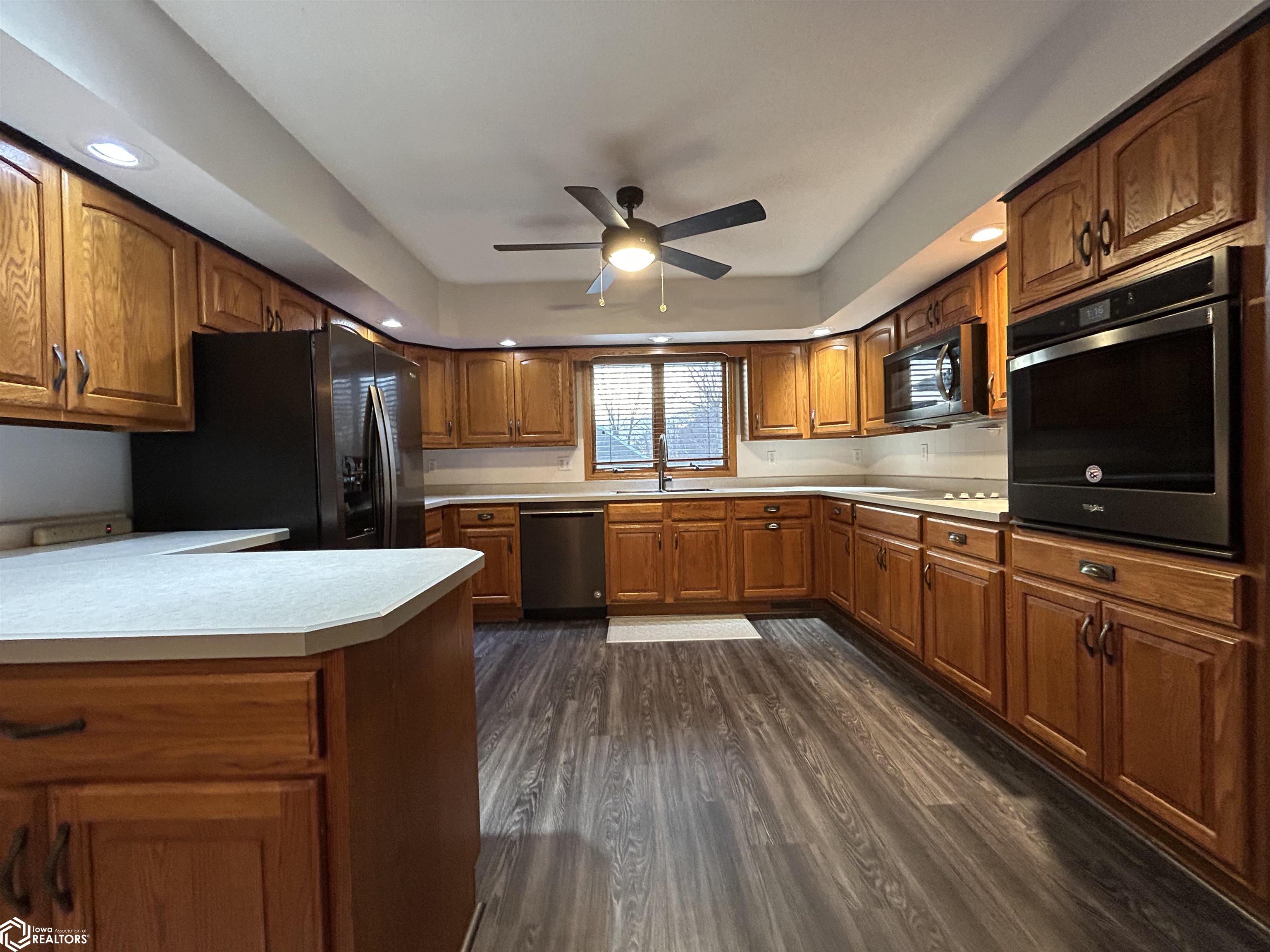 117 Oakview Drive, Forest City, Iowa image 6
