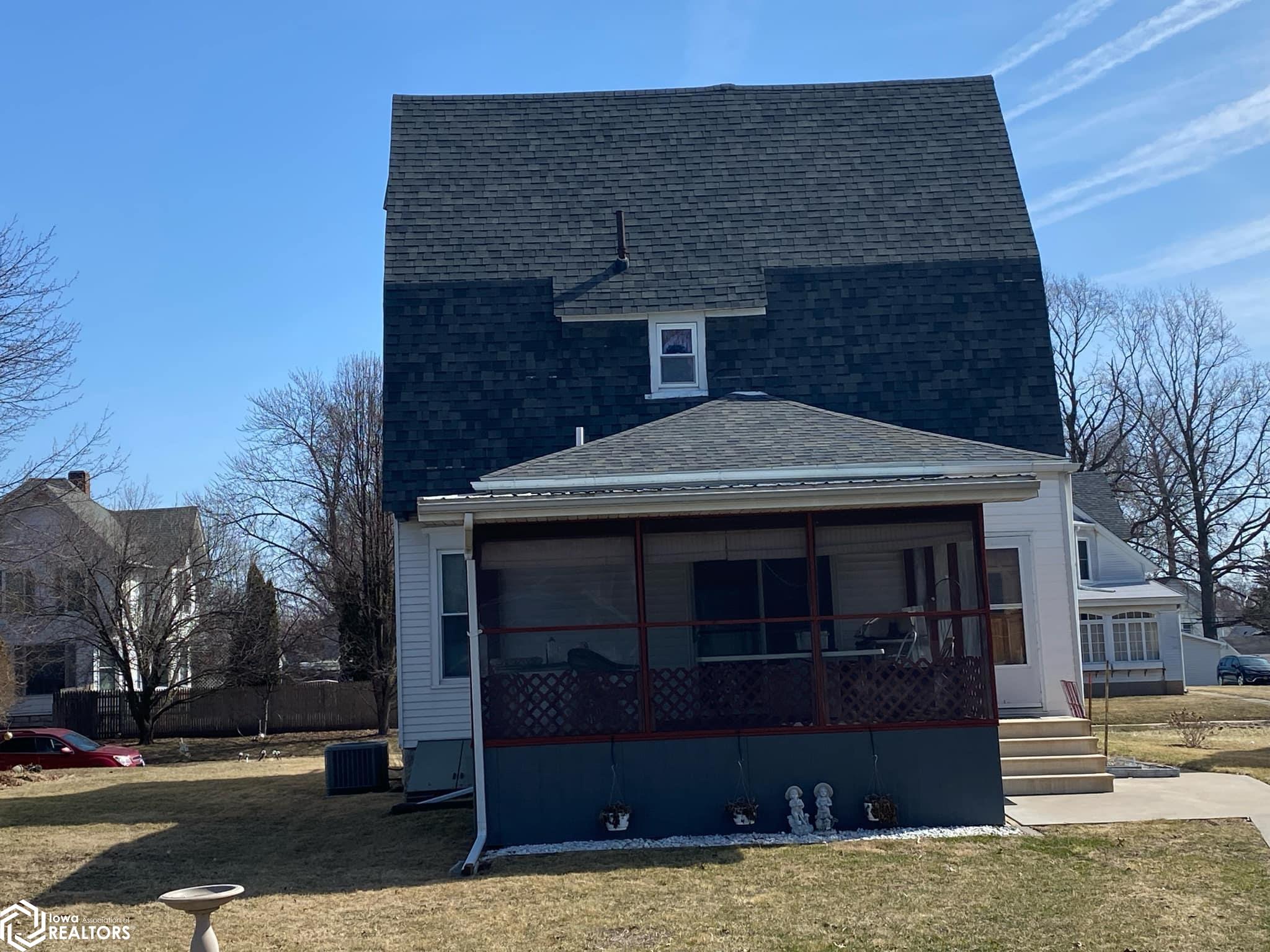 415 S Garfield Avenue, Burlington, Iowa image 2