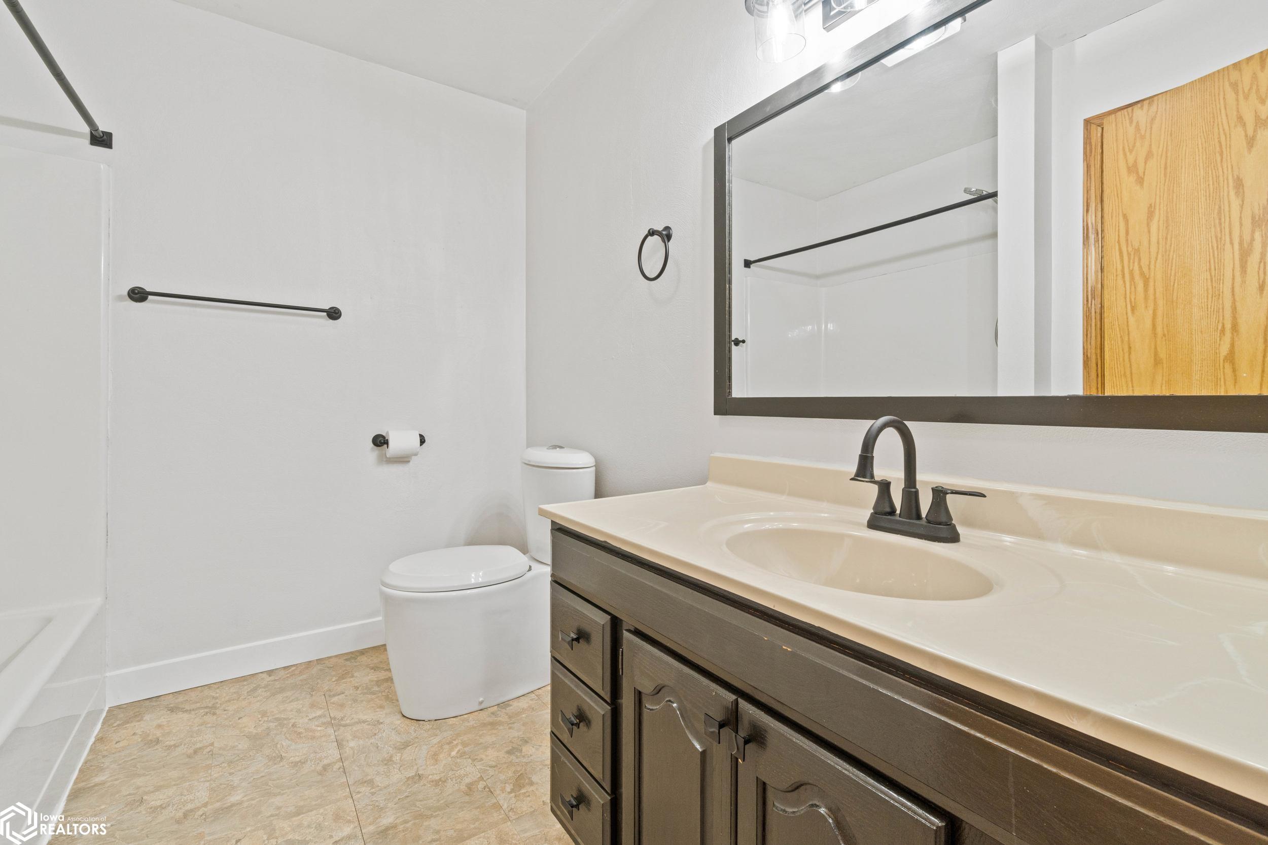 303 NW Hoover Street, Keota, Iowa image 13