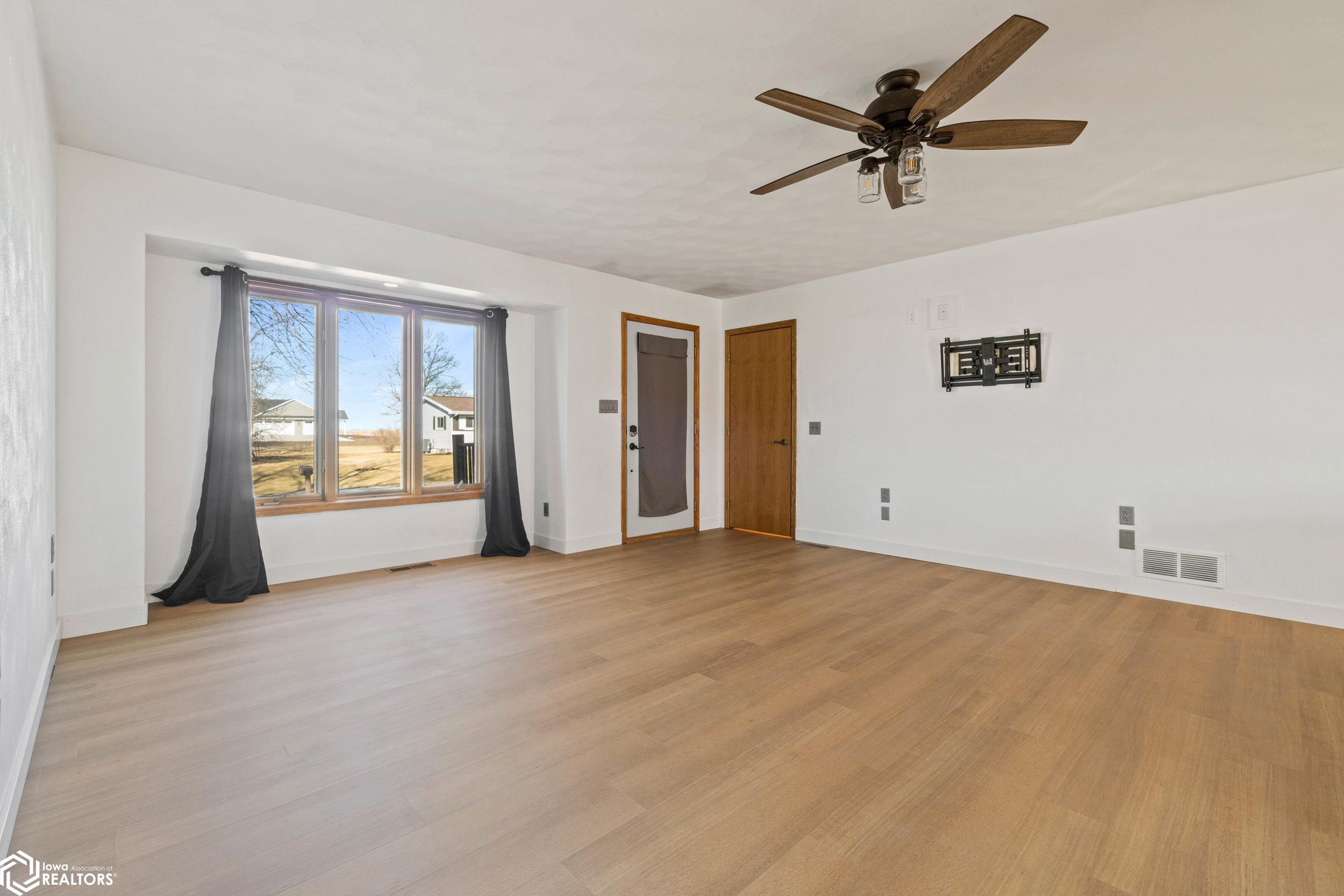 303 NW Hoover Street, Keota, Iowa image 3