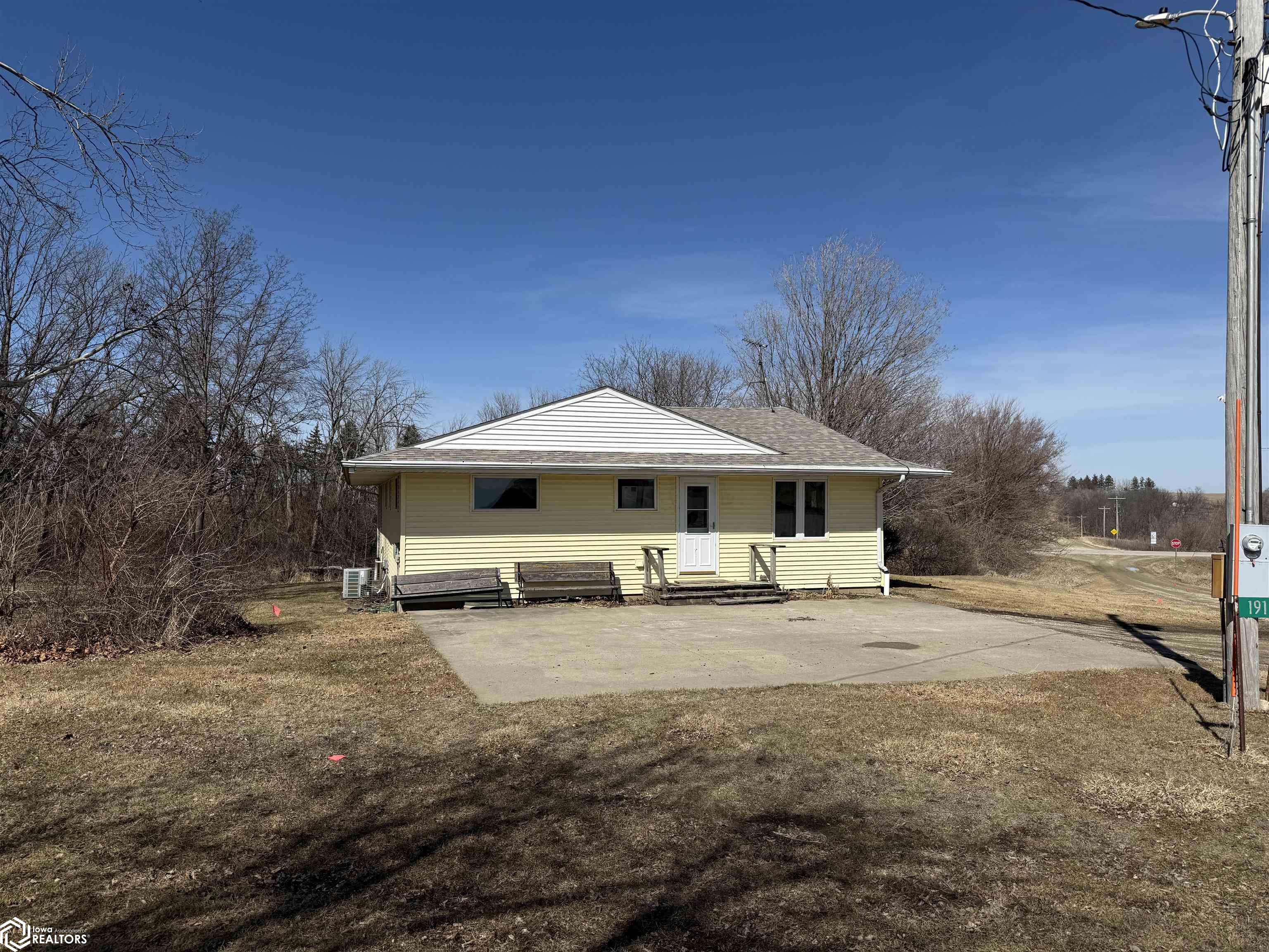 1905 Binford Avenue, State Center, Iowa image 2