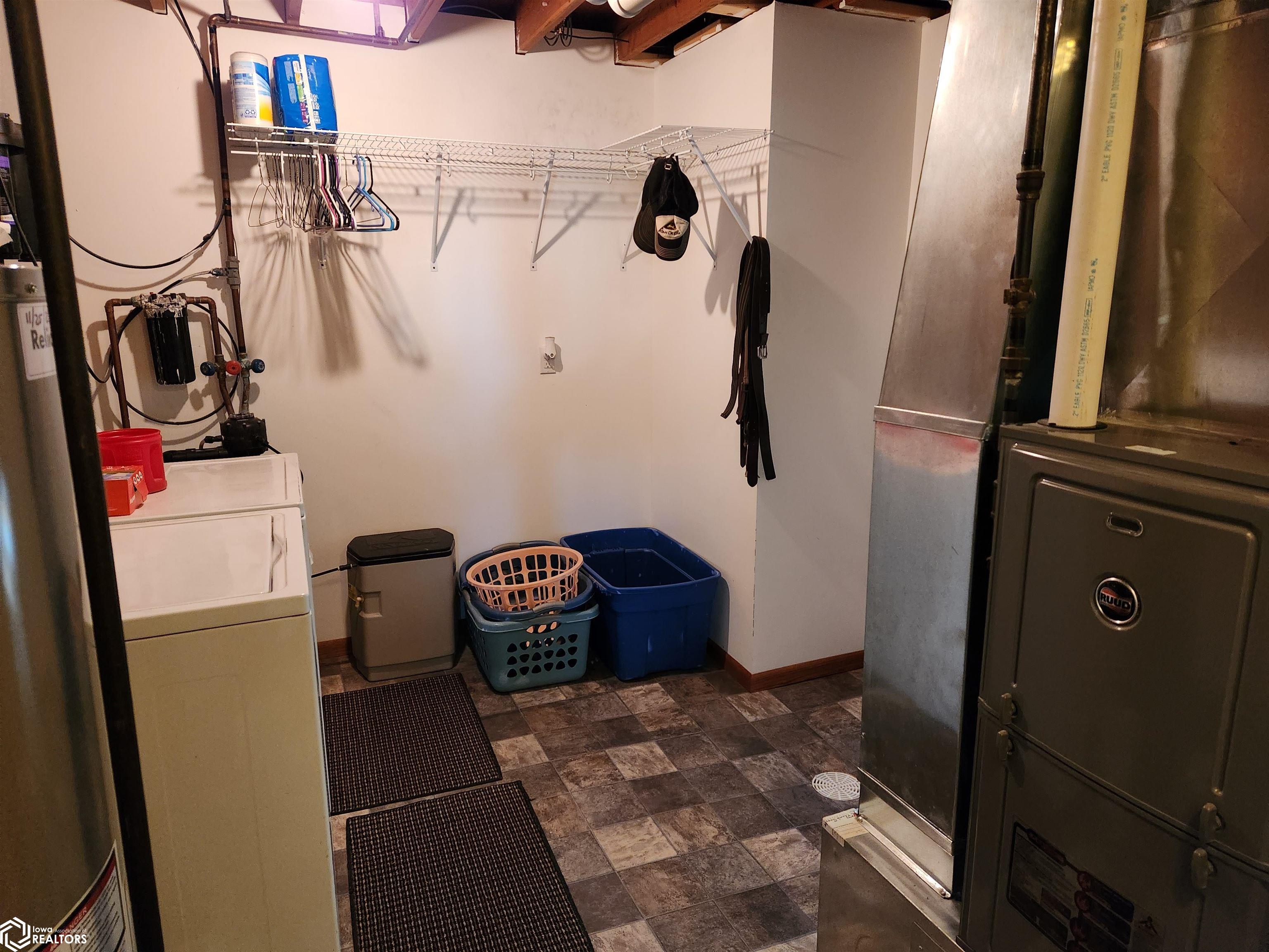 707 E Harrison Street, Toledo, Iowa image 15