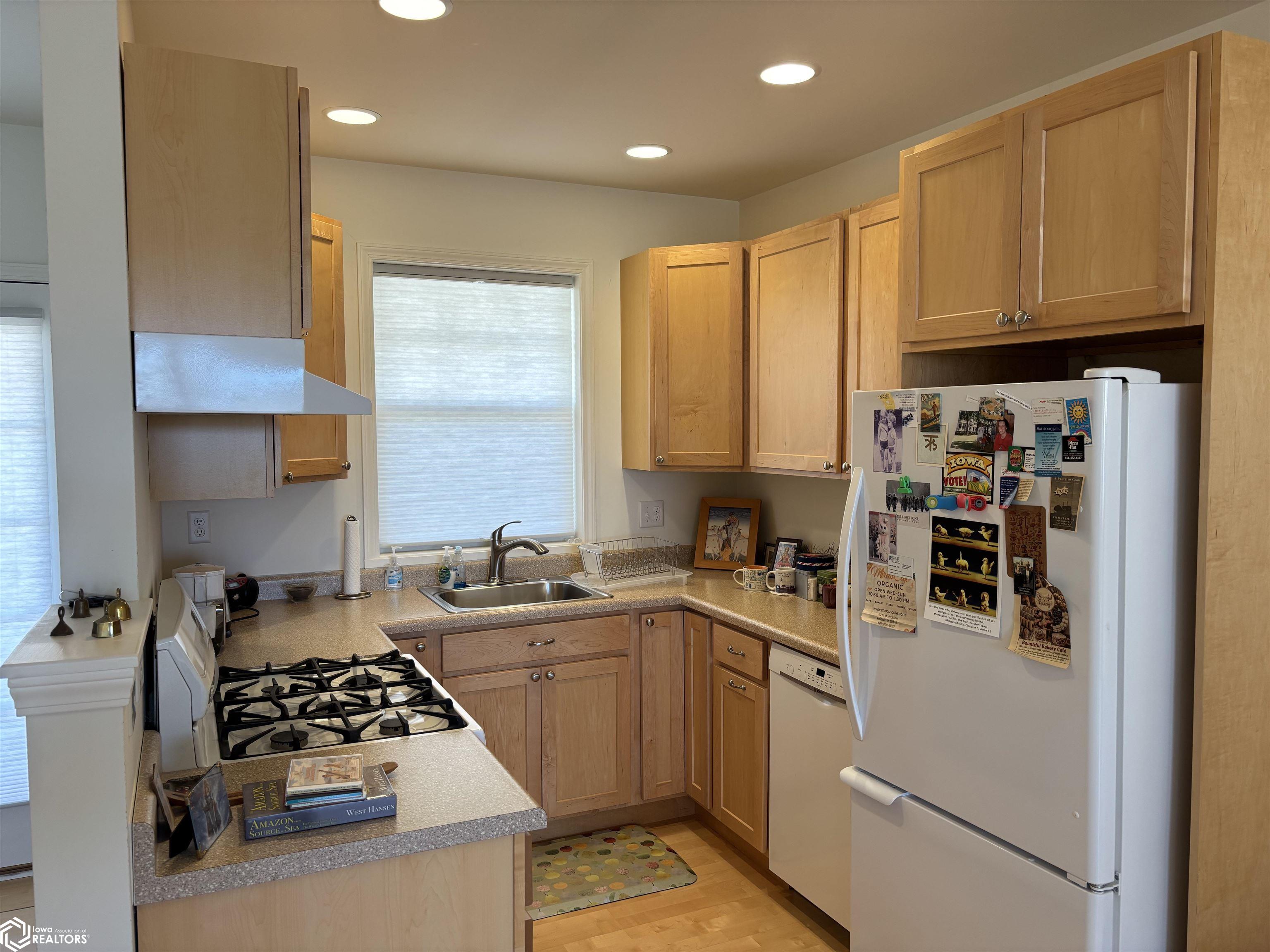 2134 Jade Lane, Fairfield, Iowa image 3