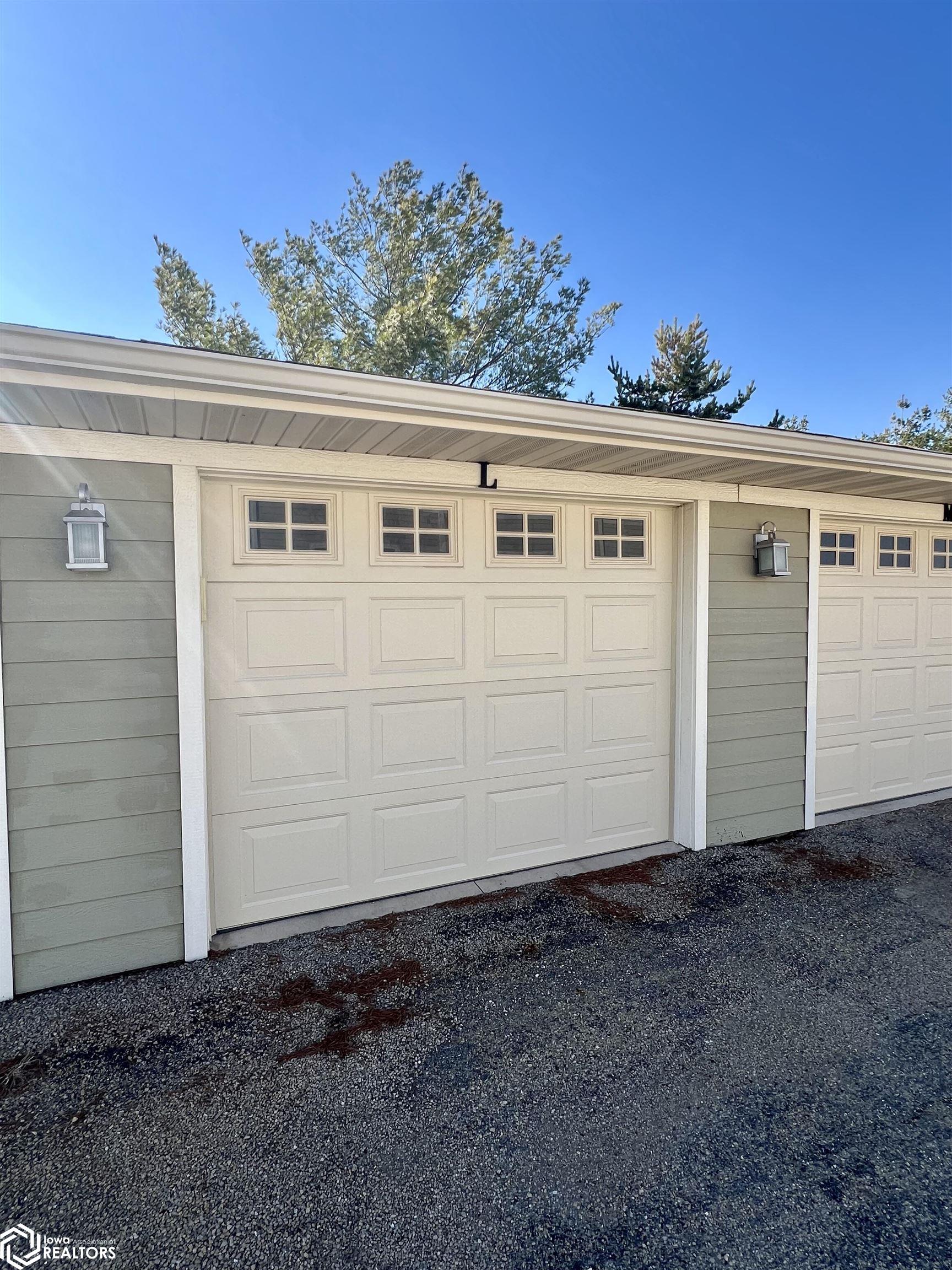 2140 Jade Lane, Fairfield, Iowa image 30