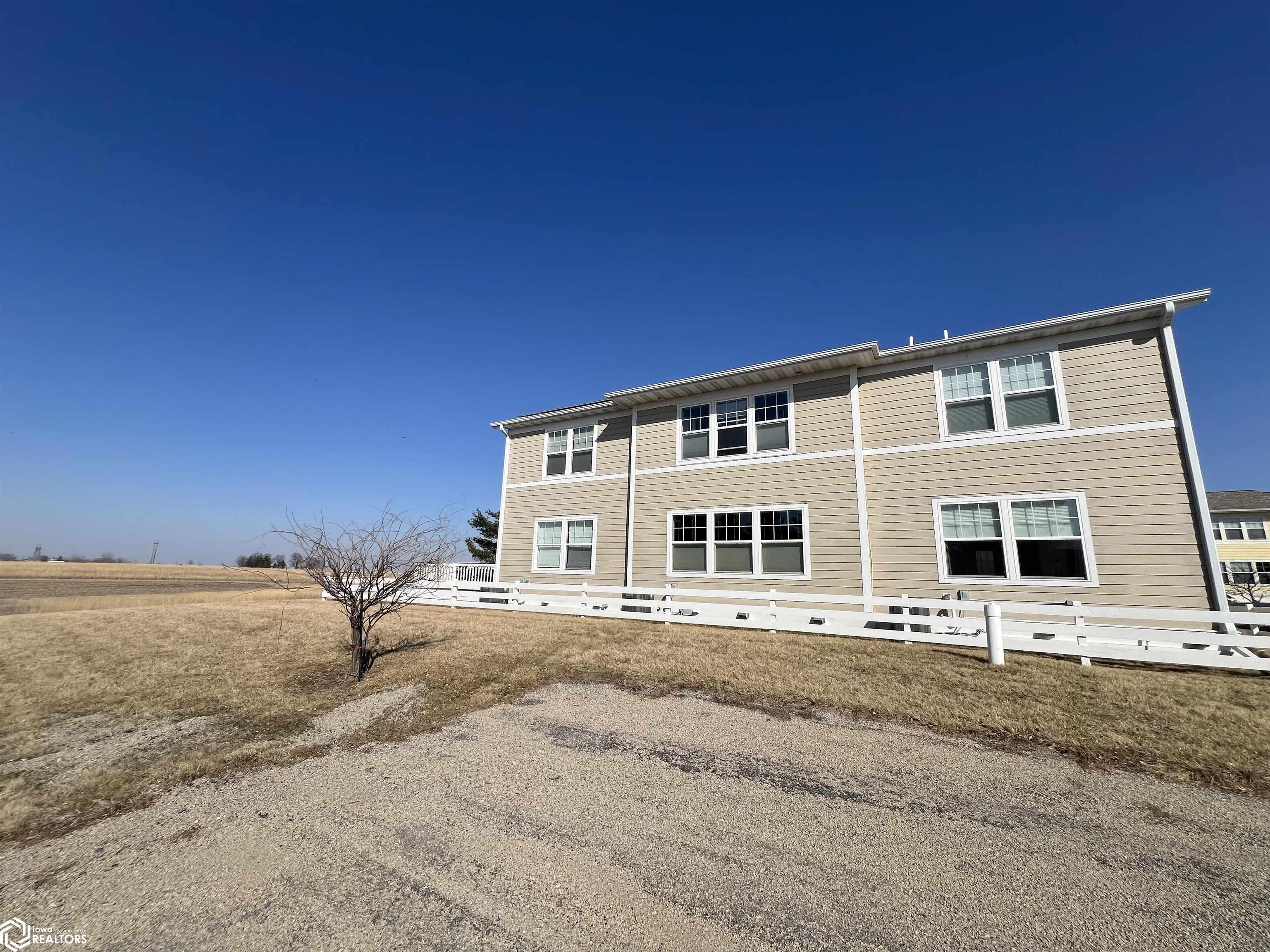 2140 Jade Lane, Fairfield, Iowa image 6