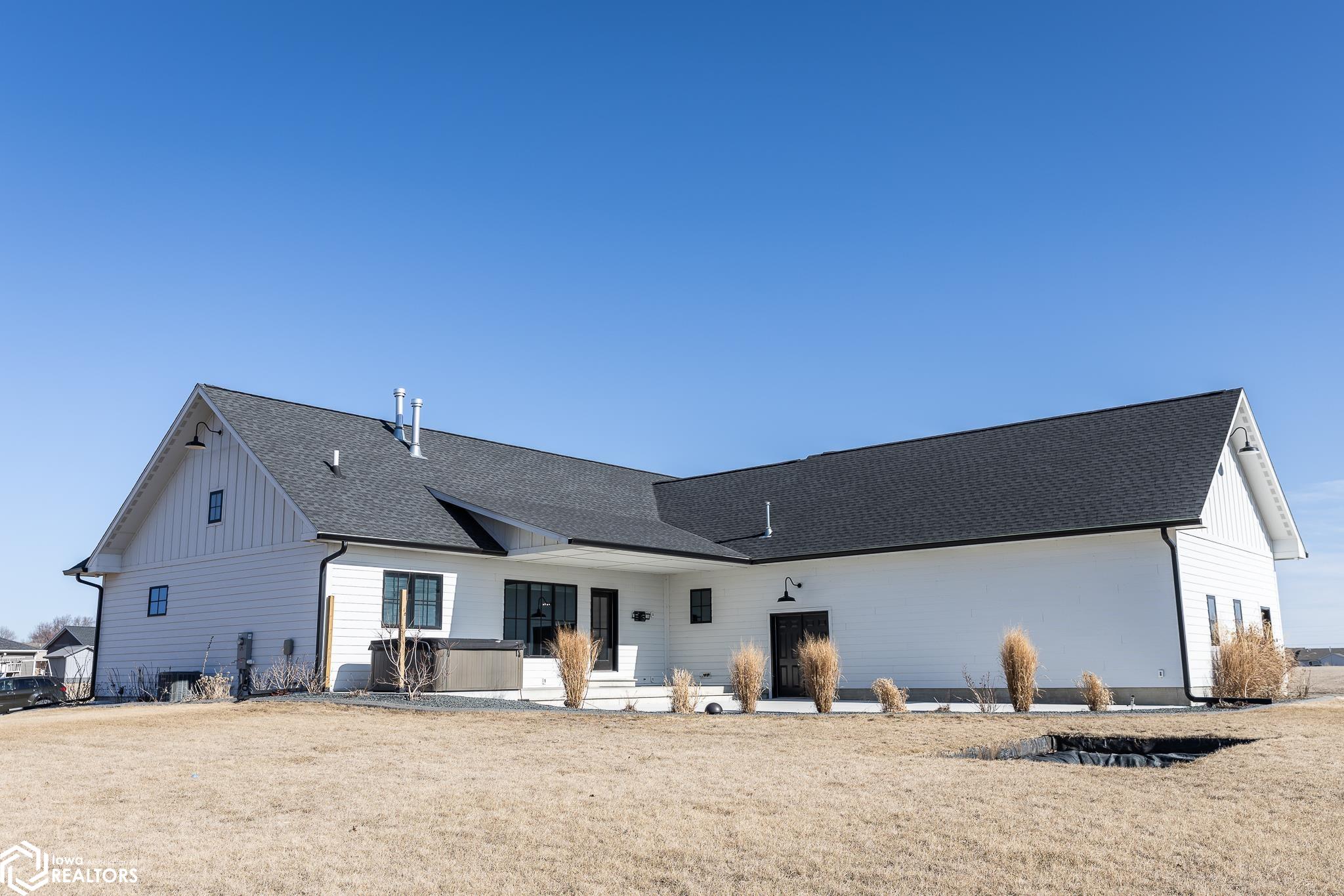 325 W Fuller Drive, Garner, Iowa image 2