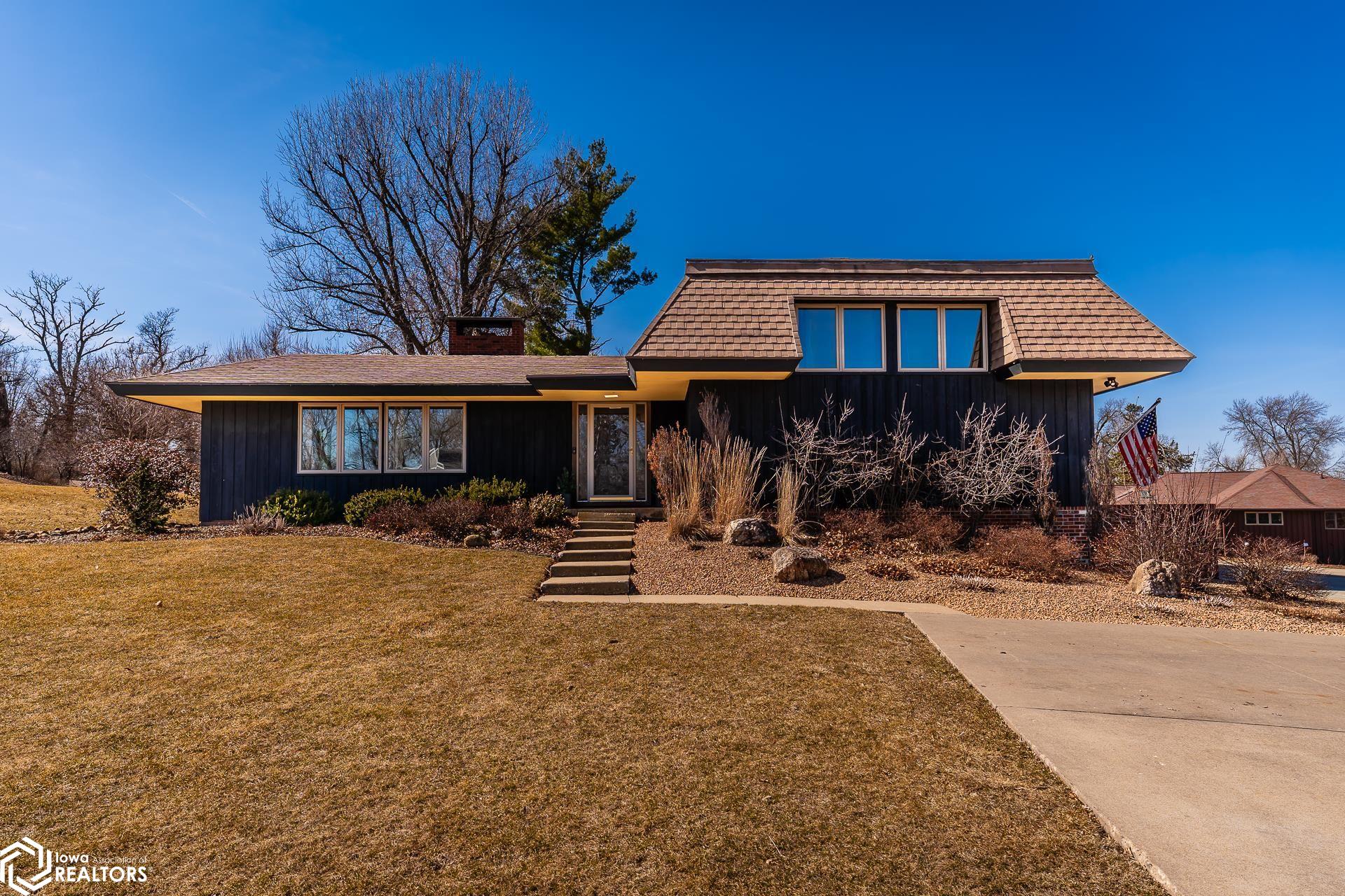 1717 Country Club Place, Marshalltown, Iowa image 2