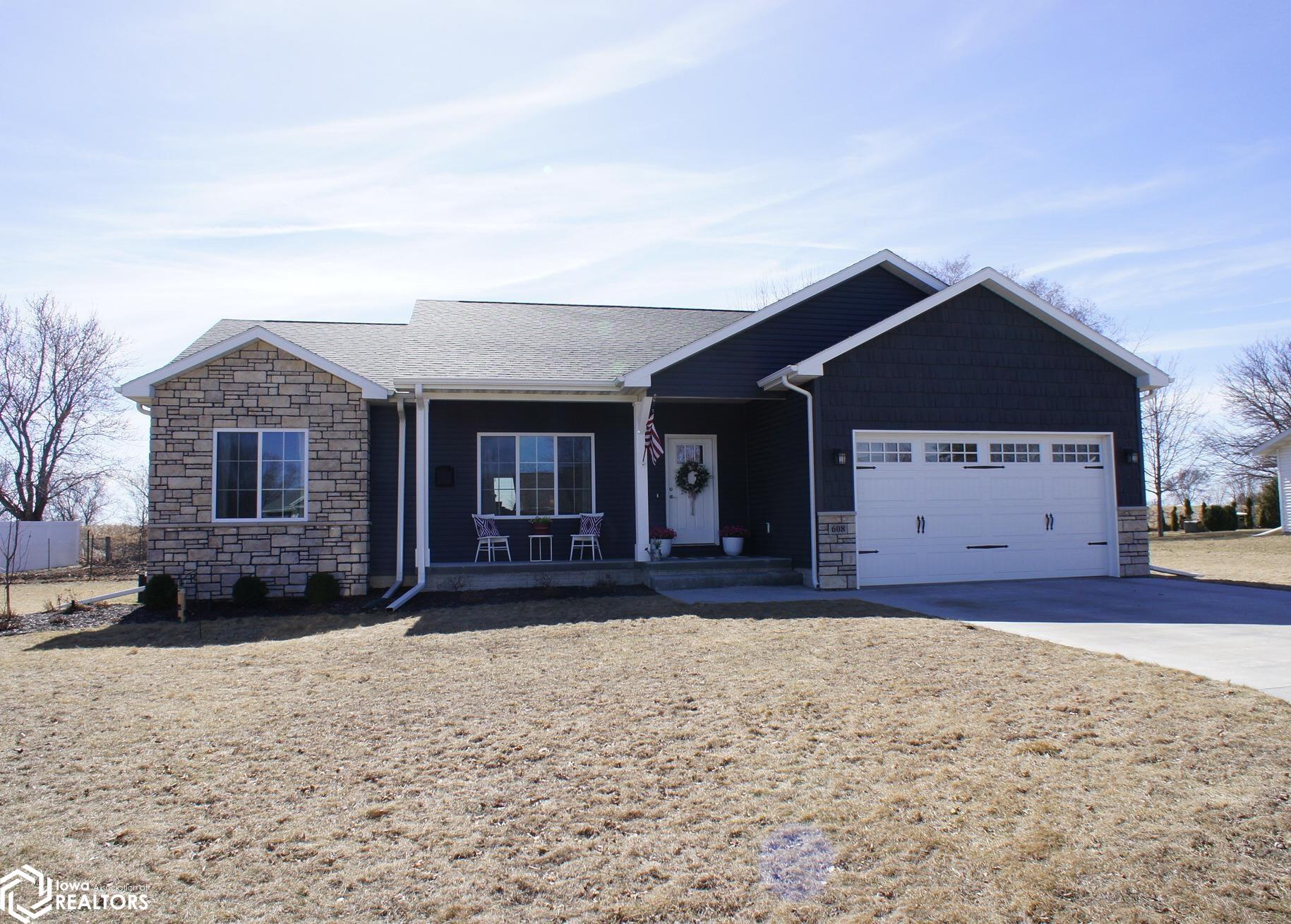 608 Oakwood Drive, Webster City, Iowa image 1