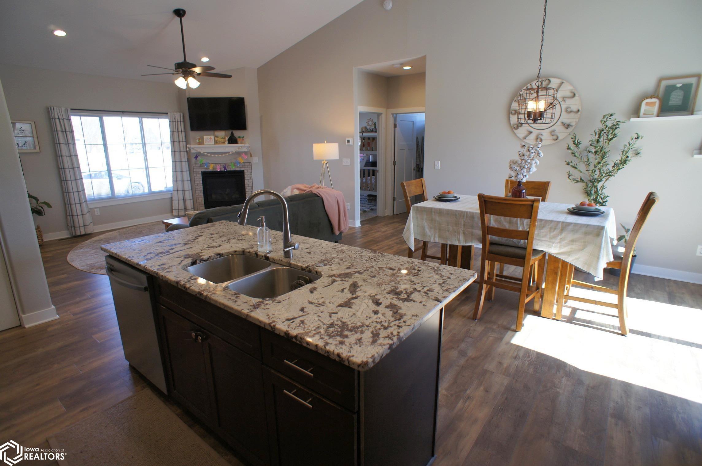 608 Oakwood Drive, Webster City, Iowa image 14