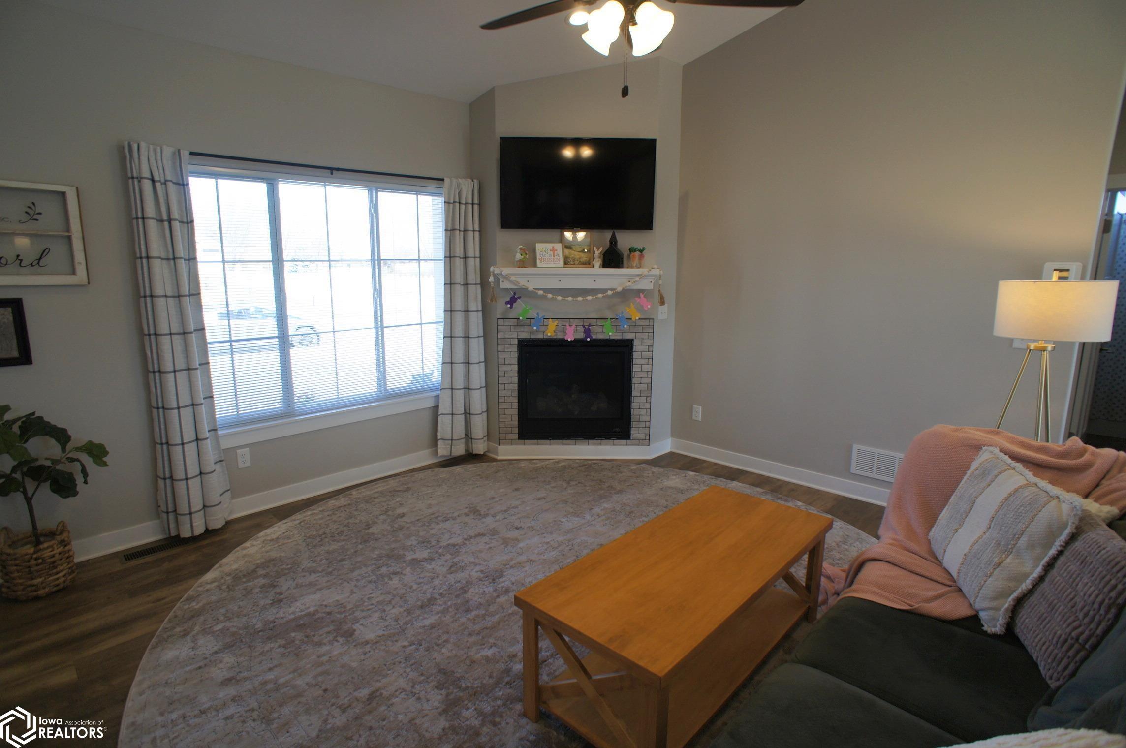608 Oakwood Drive, Webster City, Iowa image 4