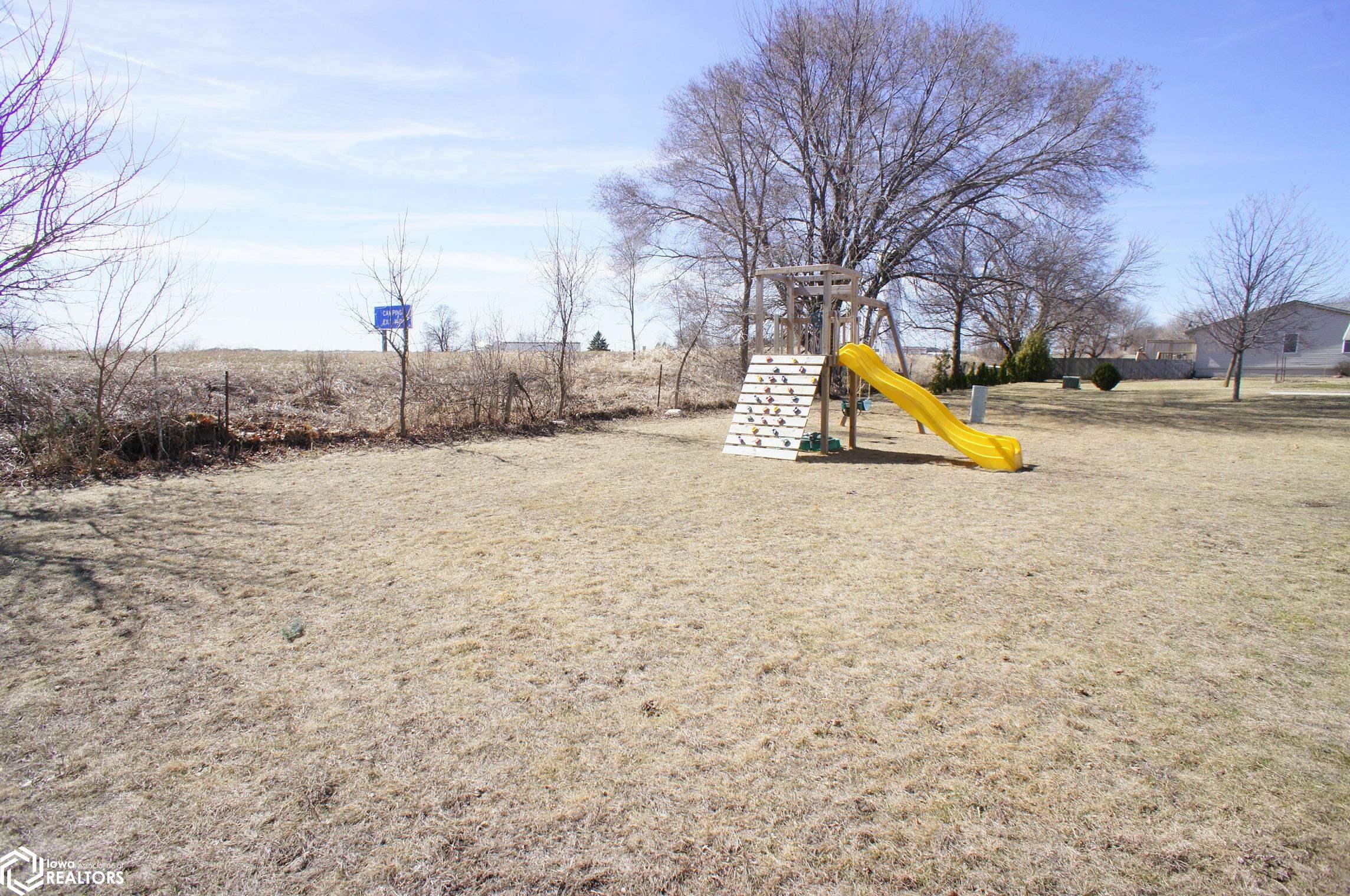 608 Oakwood Drive, Webster City, Iowa image 34
