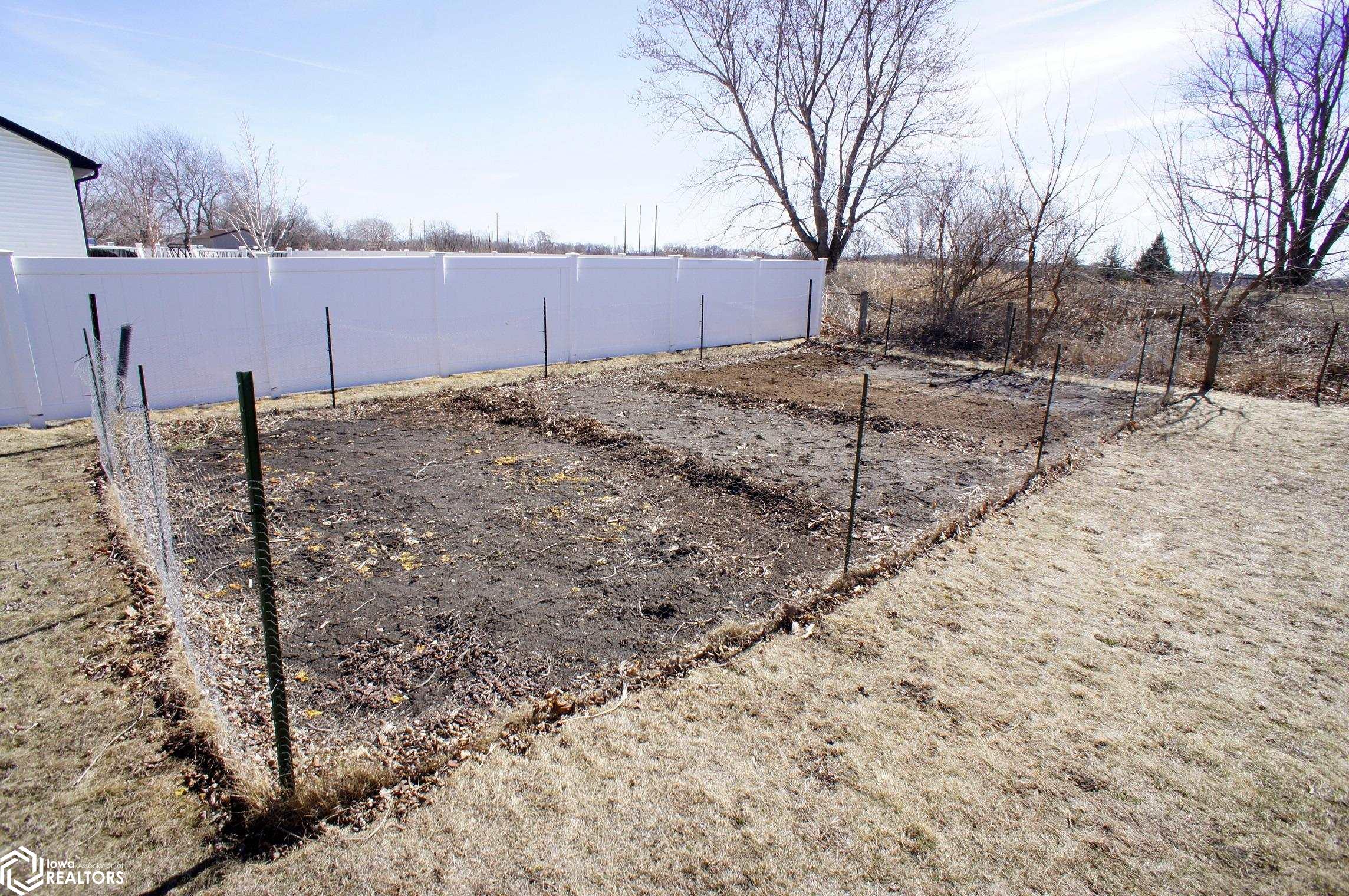 608 Oakwood Drive, Webster City, Iowa image 35