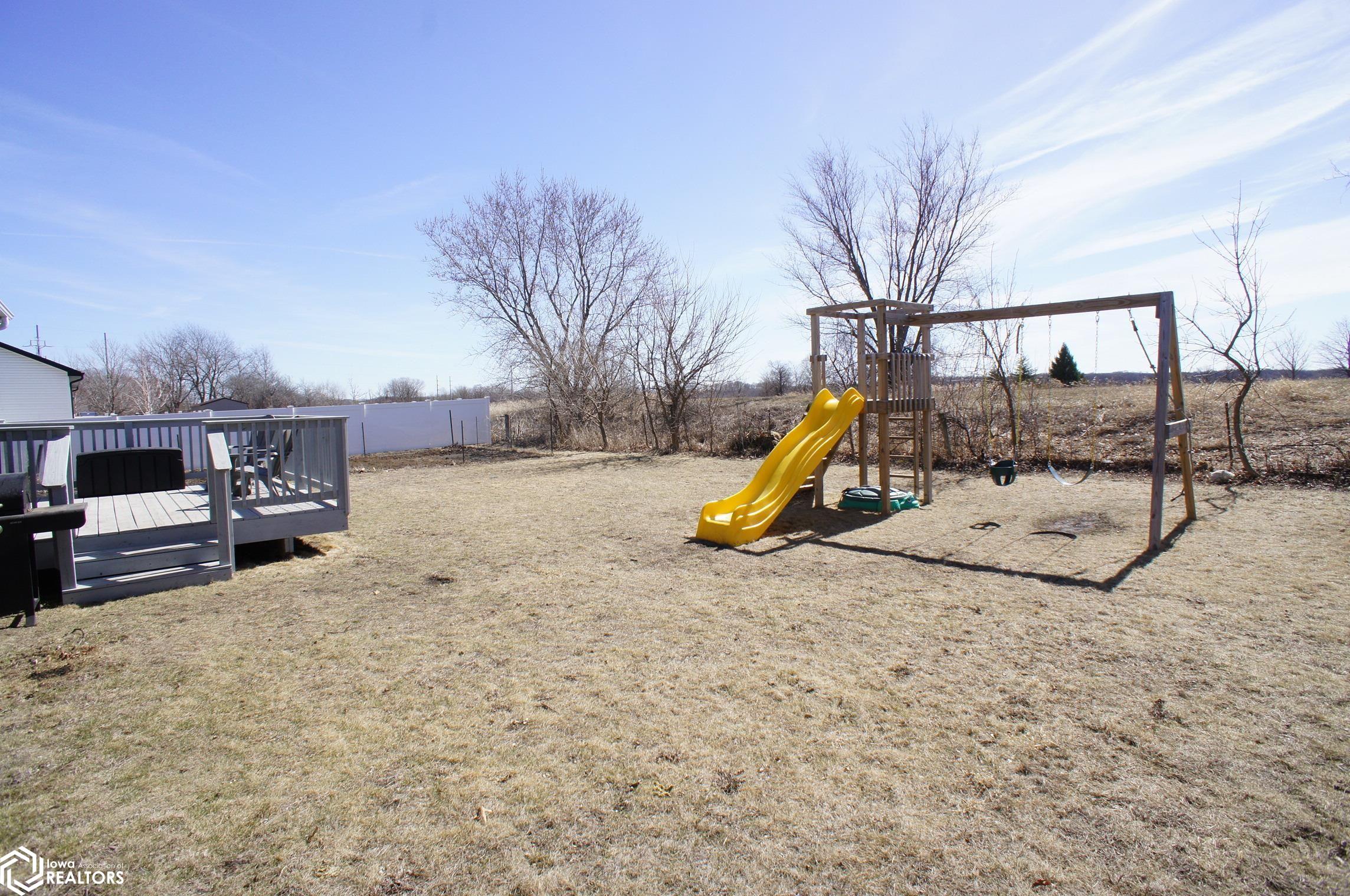 608 Oakwood Drive, Webster City, Iowa image 36