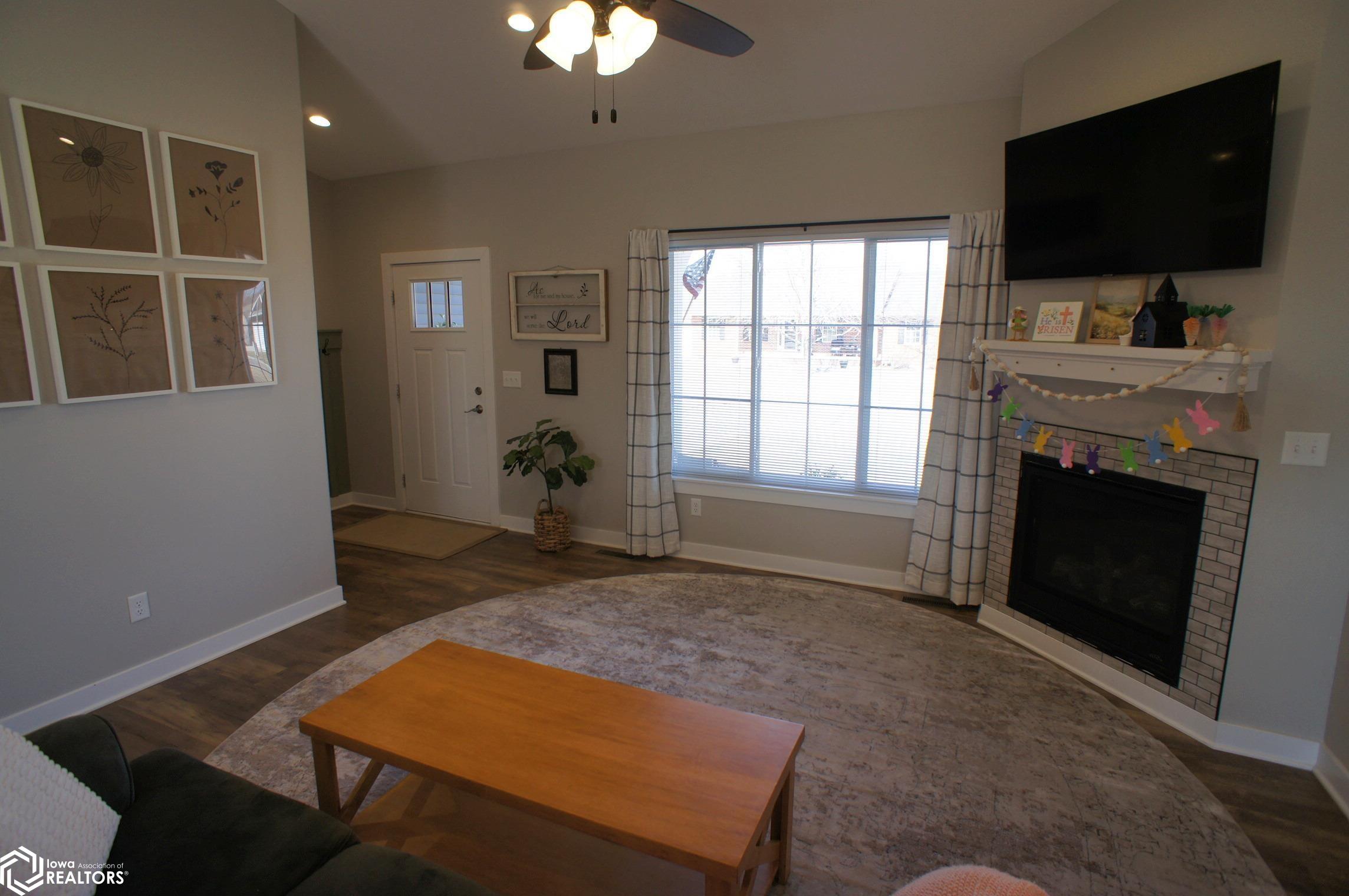 608 Oakwood Drive, Webster City, Iowa image 6