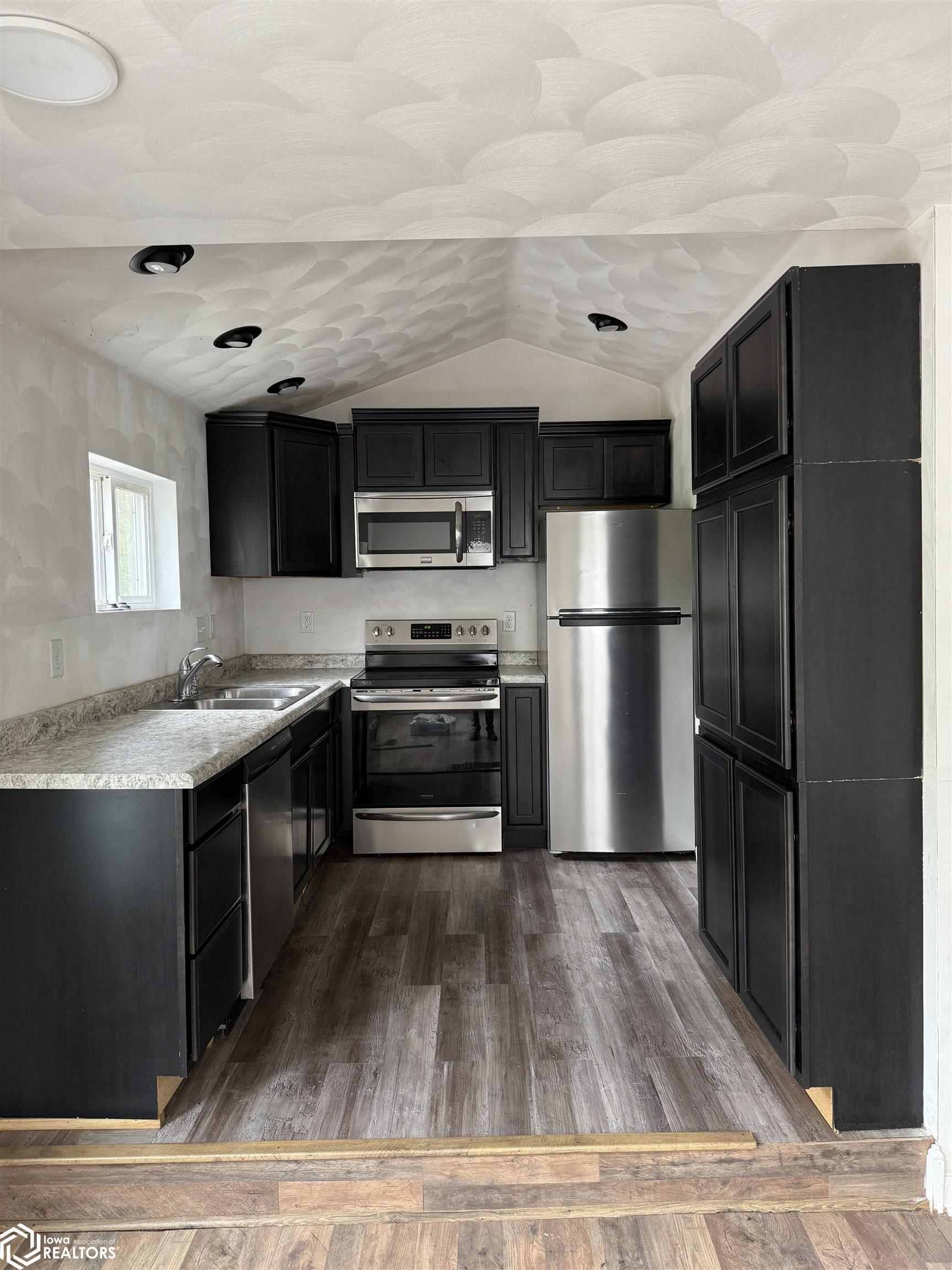 1207 Patterson Street, Burlington, Iowa image 2
