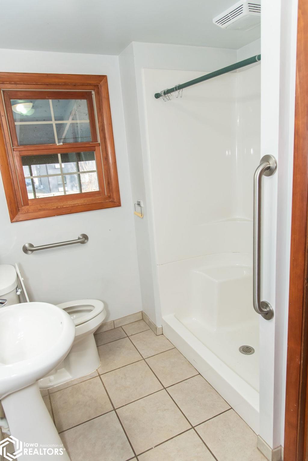 2744 N Court Street, Ottumwa, Iowa image 17