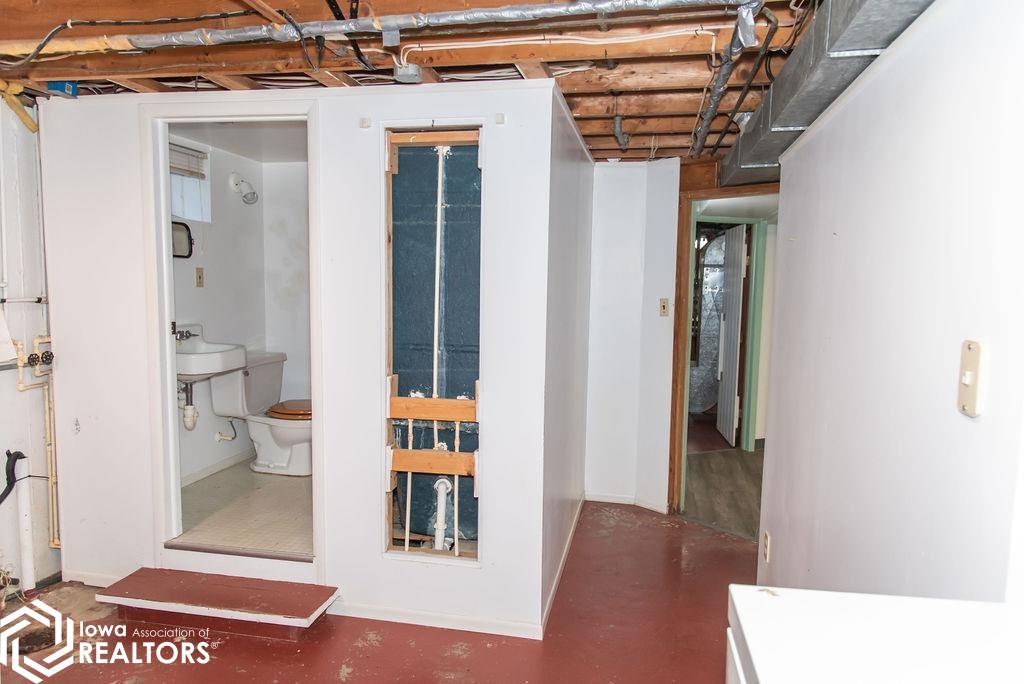 2744 N Court Street, Ottumwa, Iowa image 37