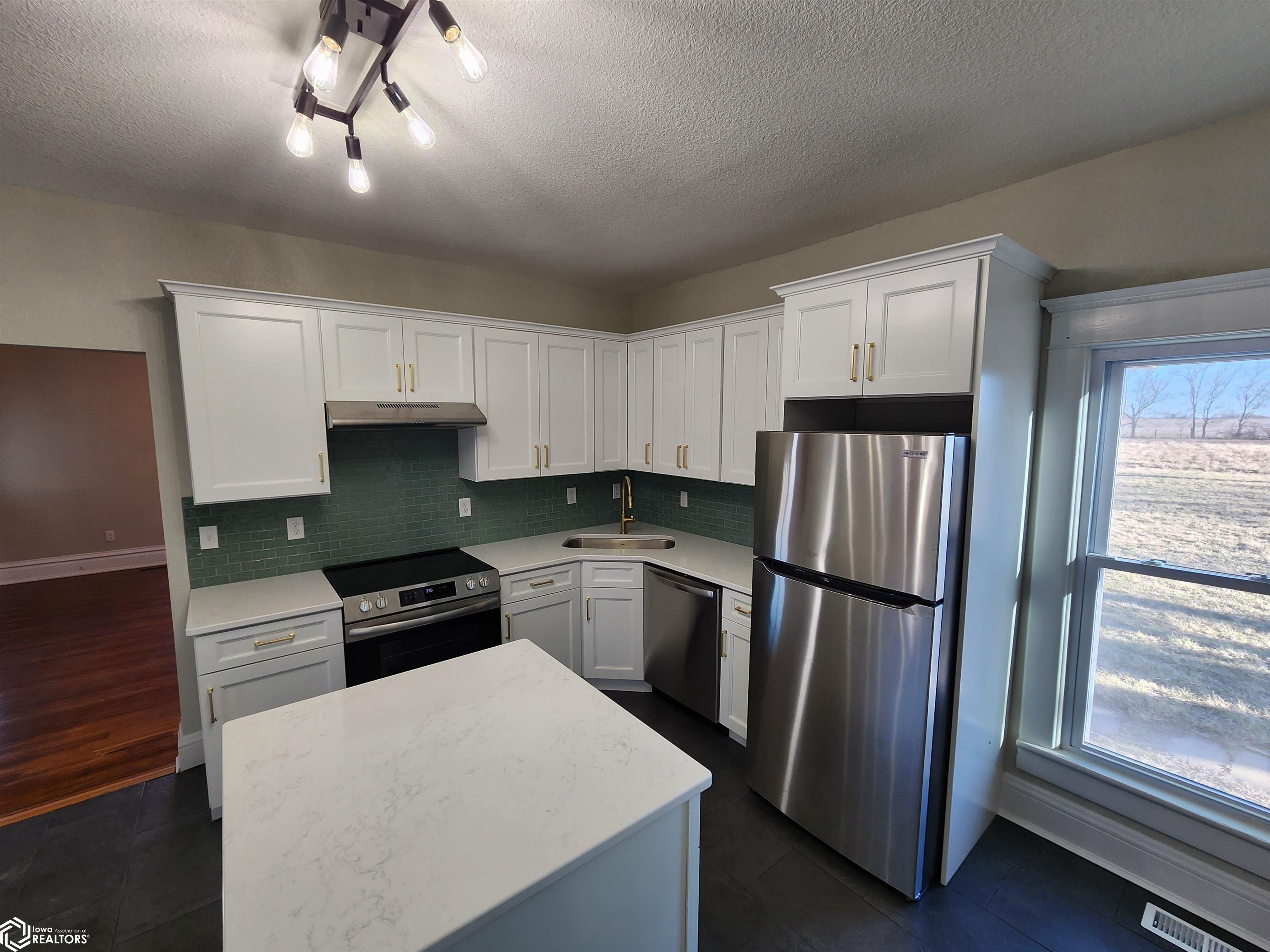 2083 Iowa Road, Allerton, Iowa image 3