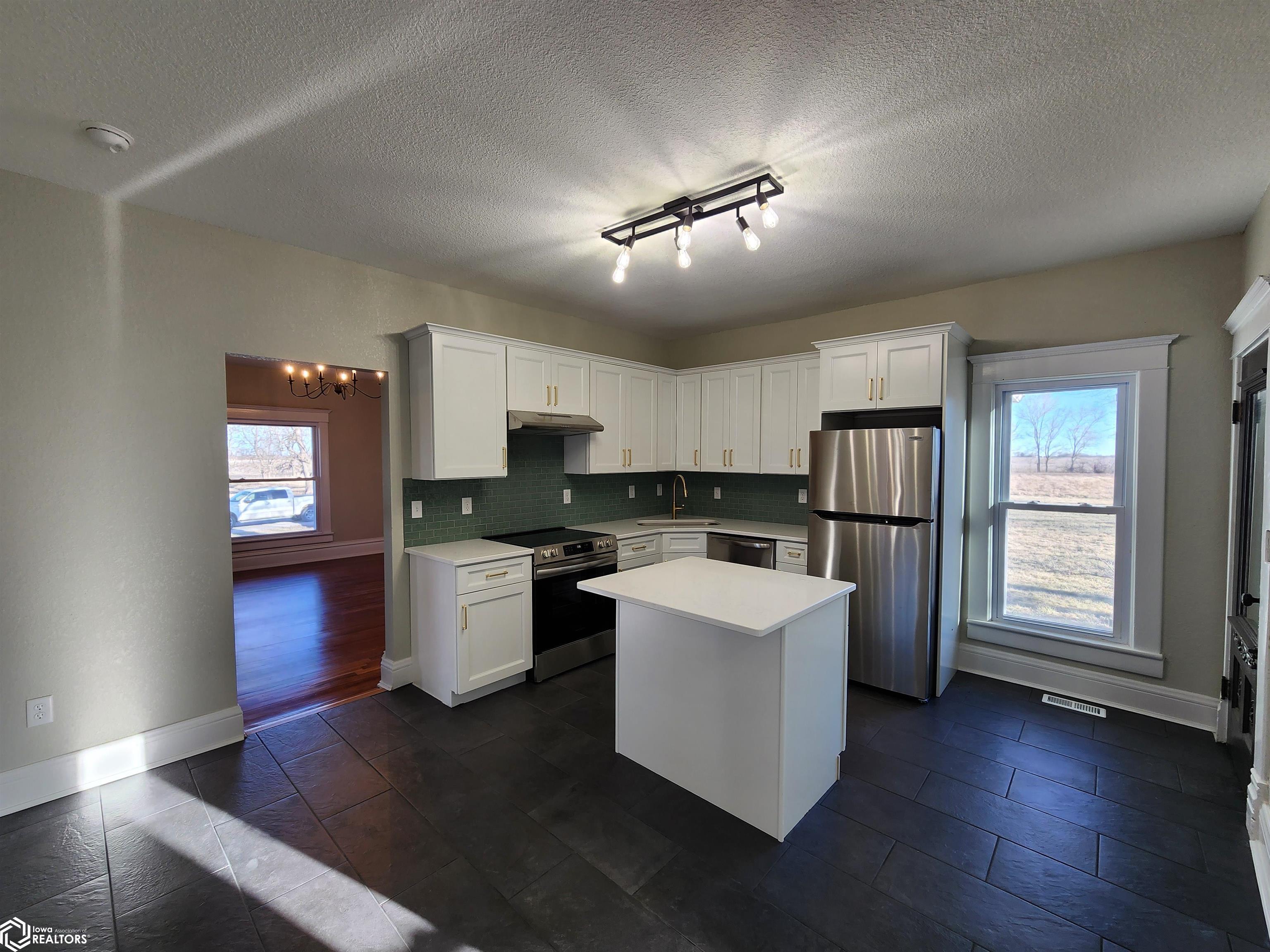 2083 Iowa Road, Allerton, Iowa image 7