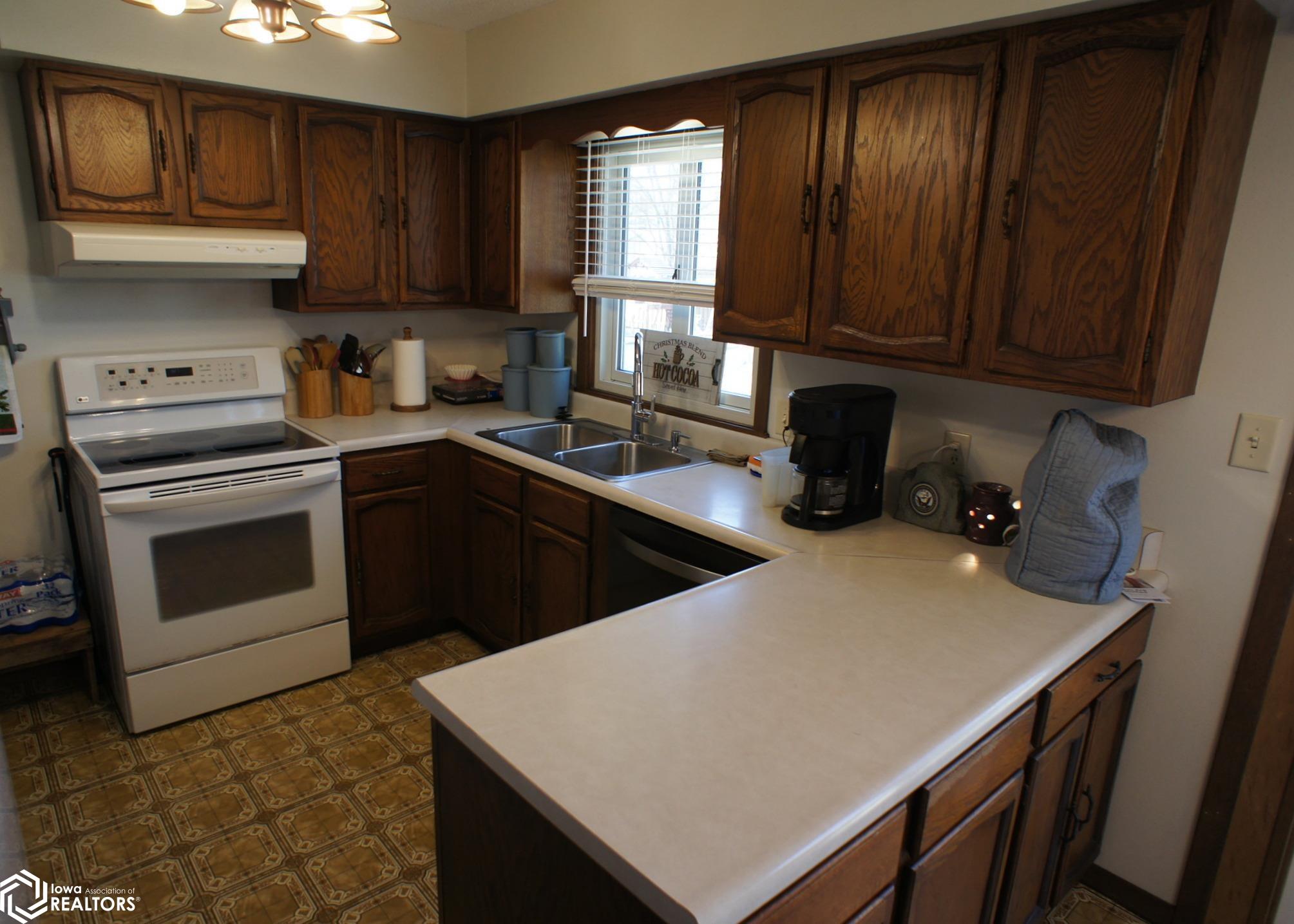 1507 Grand Street, Webster City, Iowa image 7