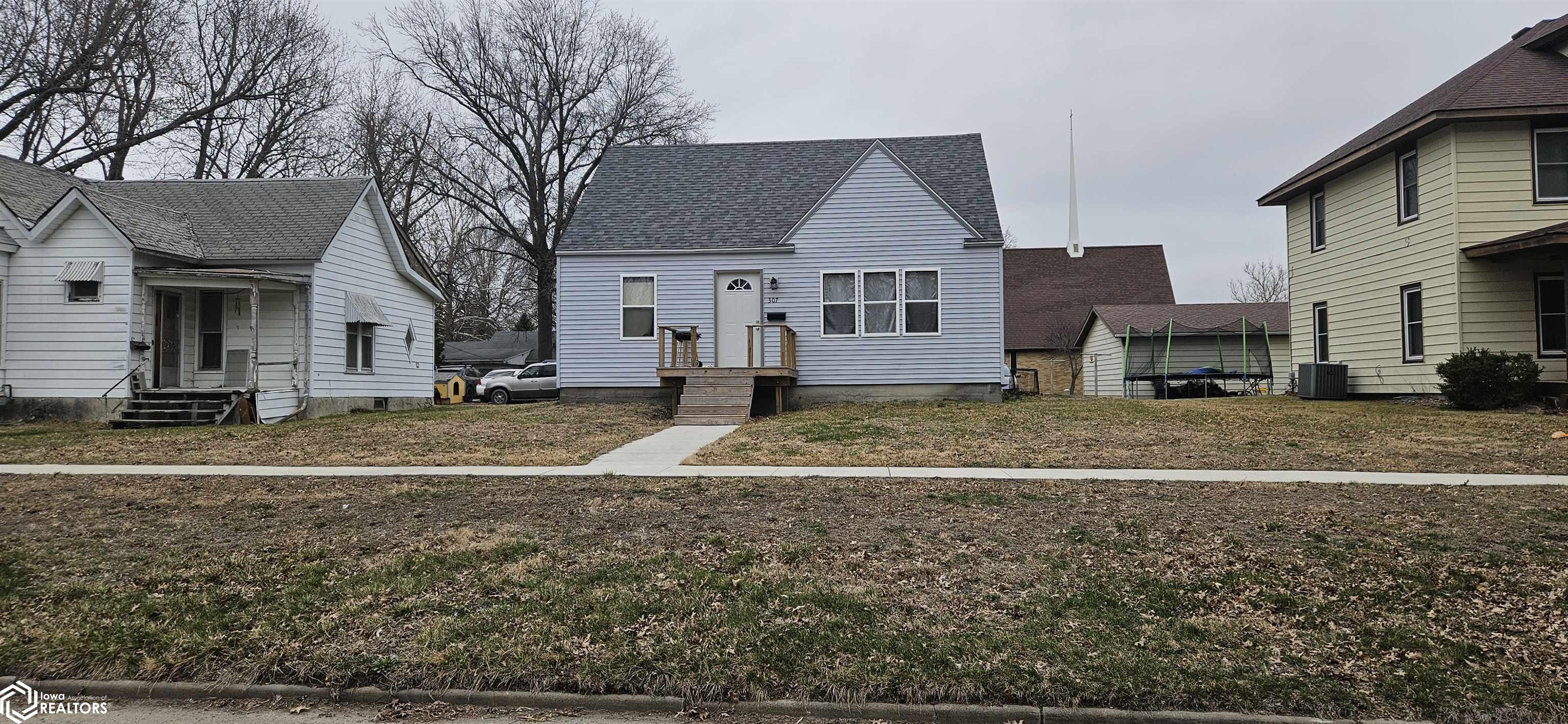 307 N Linden Street, Lamoni, Iowa image 2