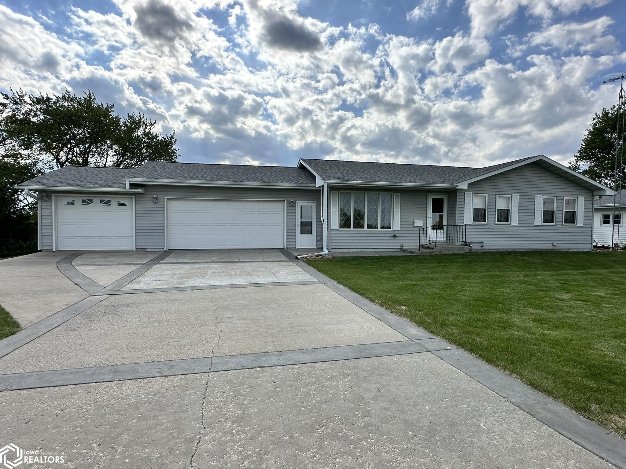 2017 Quincy Street, Corning, Iowa image 1