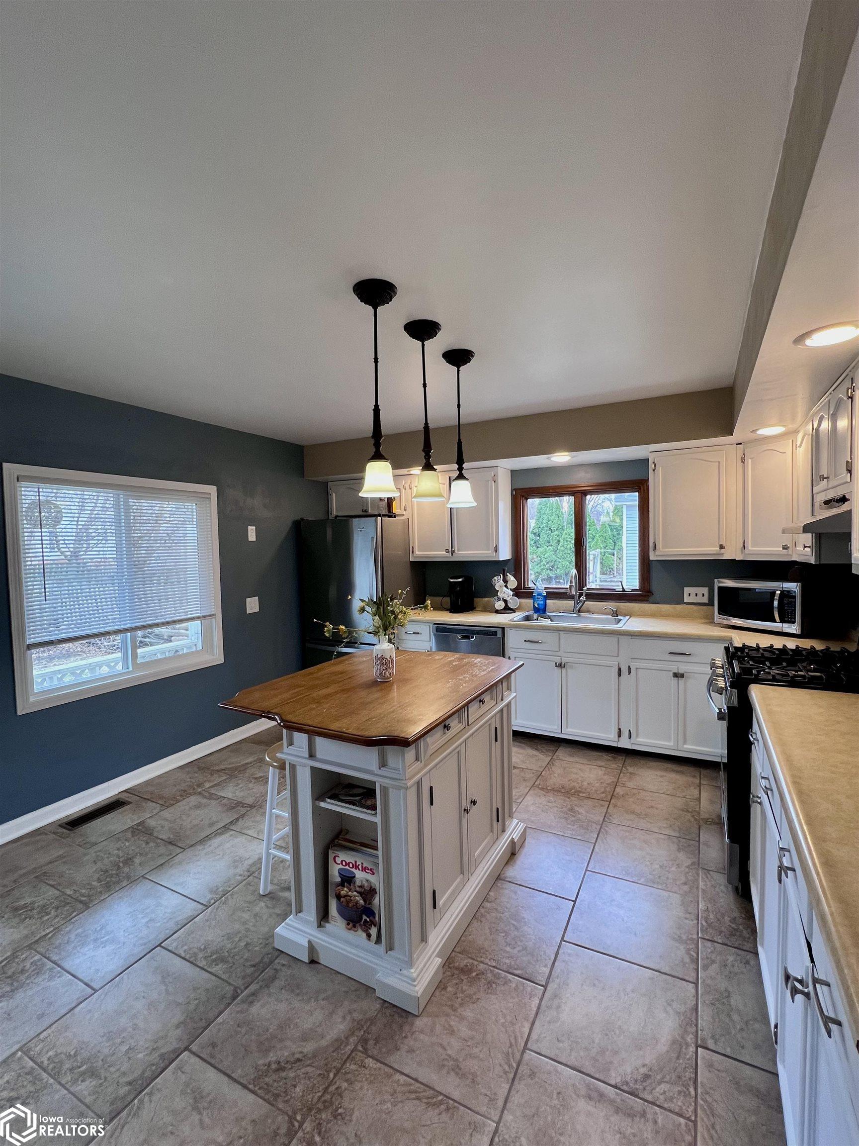 207 S 3rd Street, Monmouth, Illinois image 6