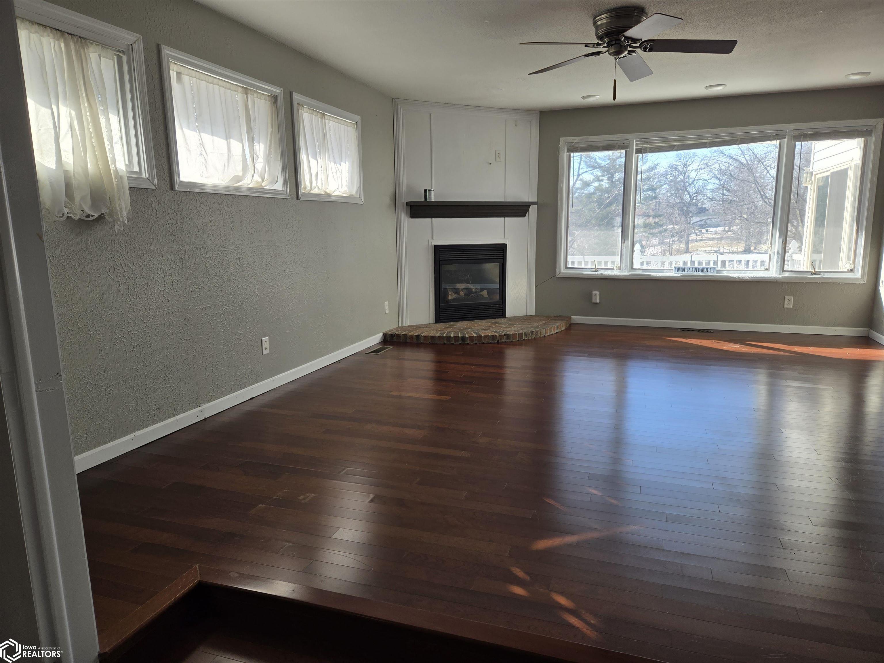 406 W Maple Street, Centerville, Iowa image 11