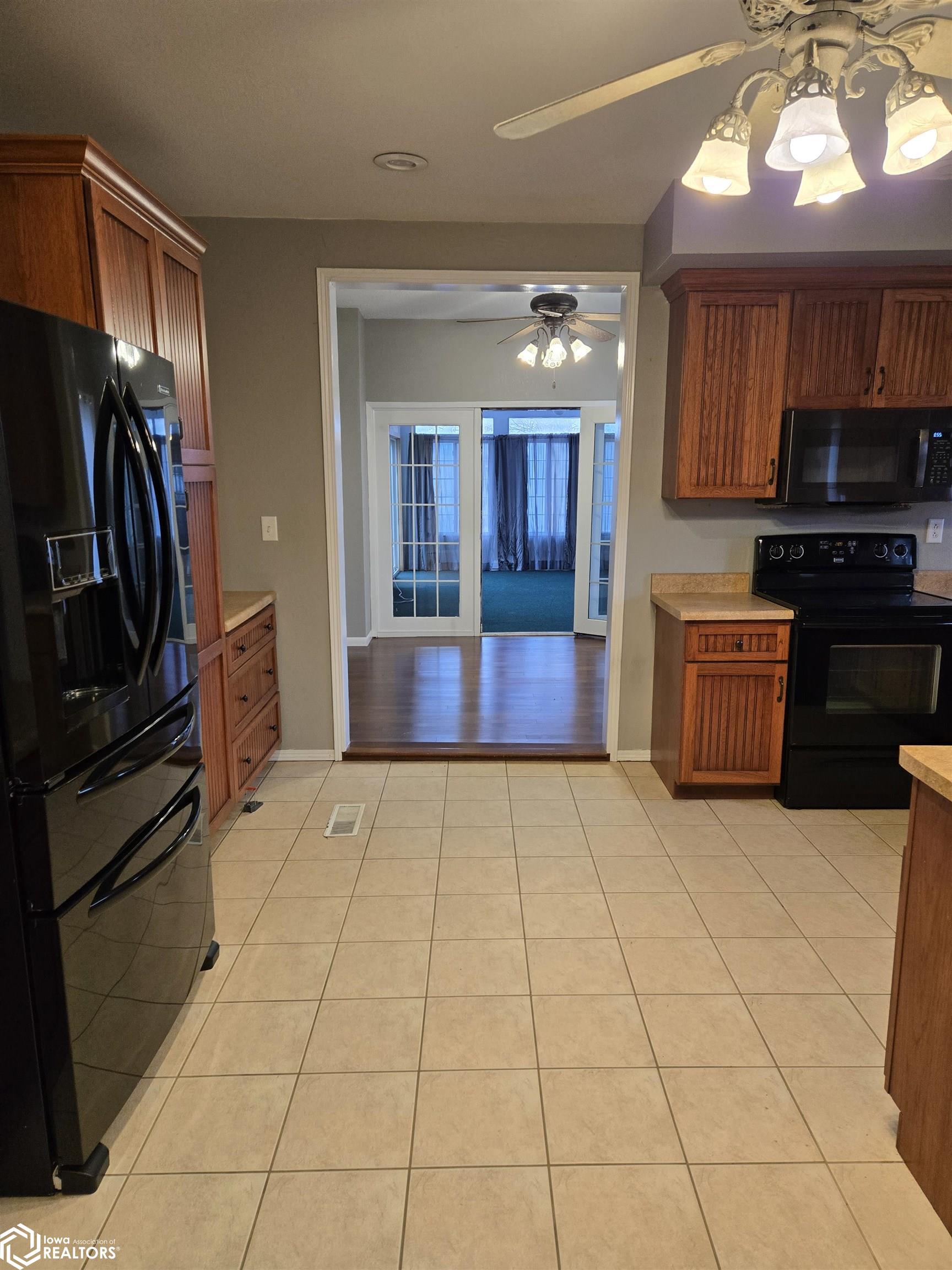 406 W Maple Street, Centerville, Iowa image 10