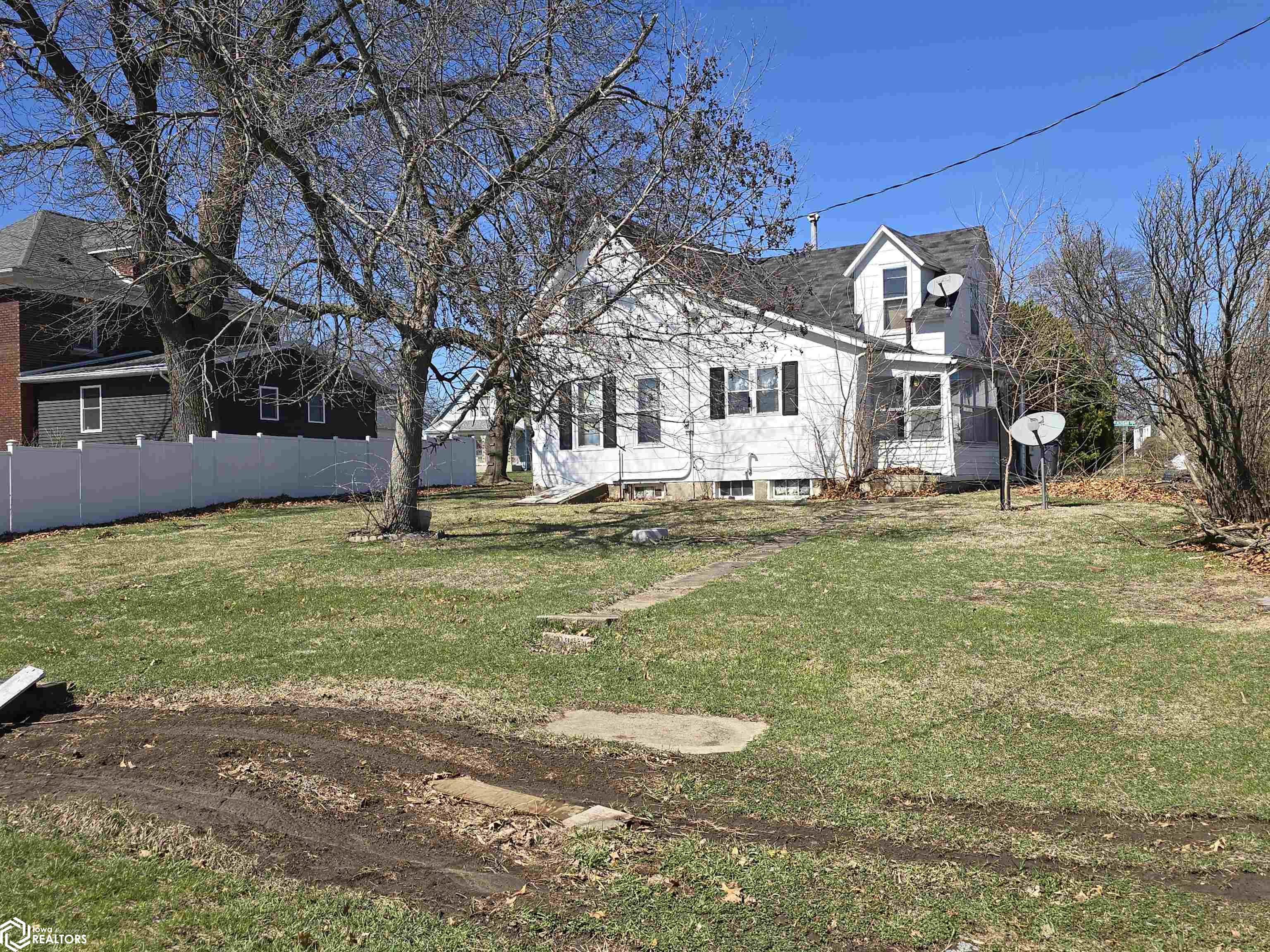 1801 Mount Pleasant Street, Burlington, Iowa image 2