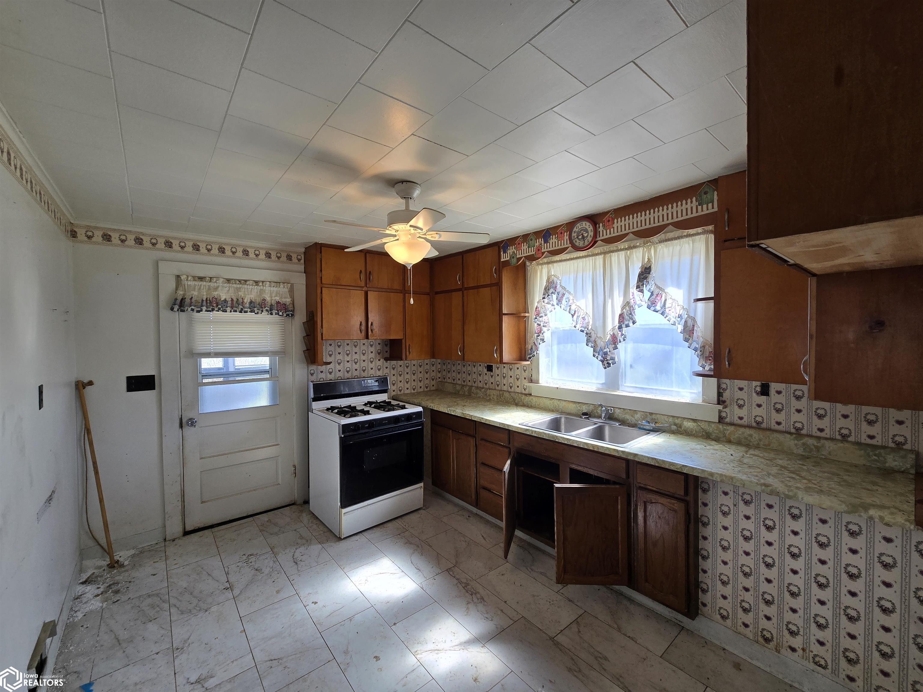 1801 Mount Pleasant Street, Burlington, Iowa image 5