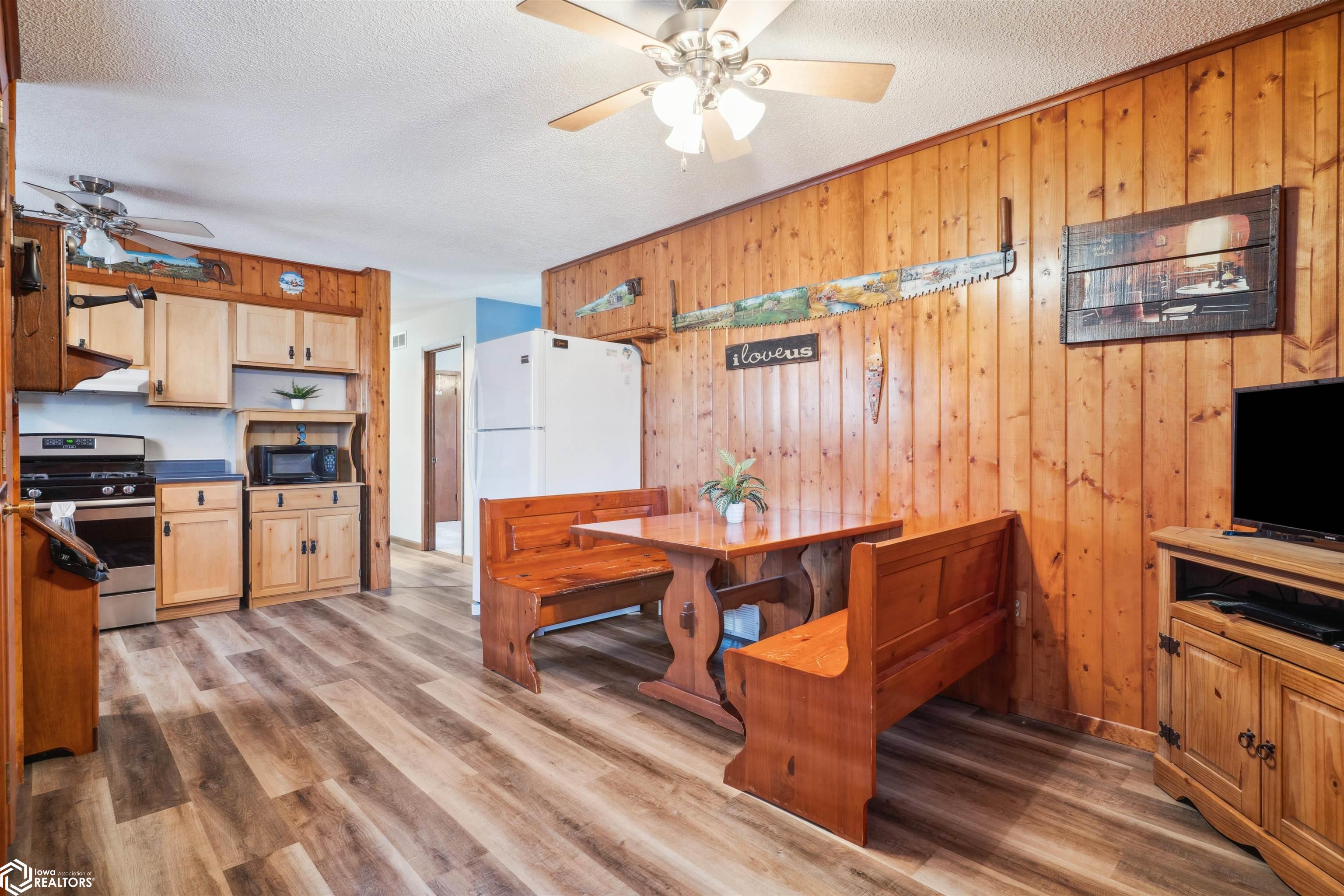 206 E Jackson St, Grandview, Iowa image 11