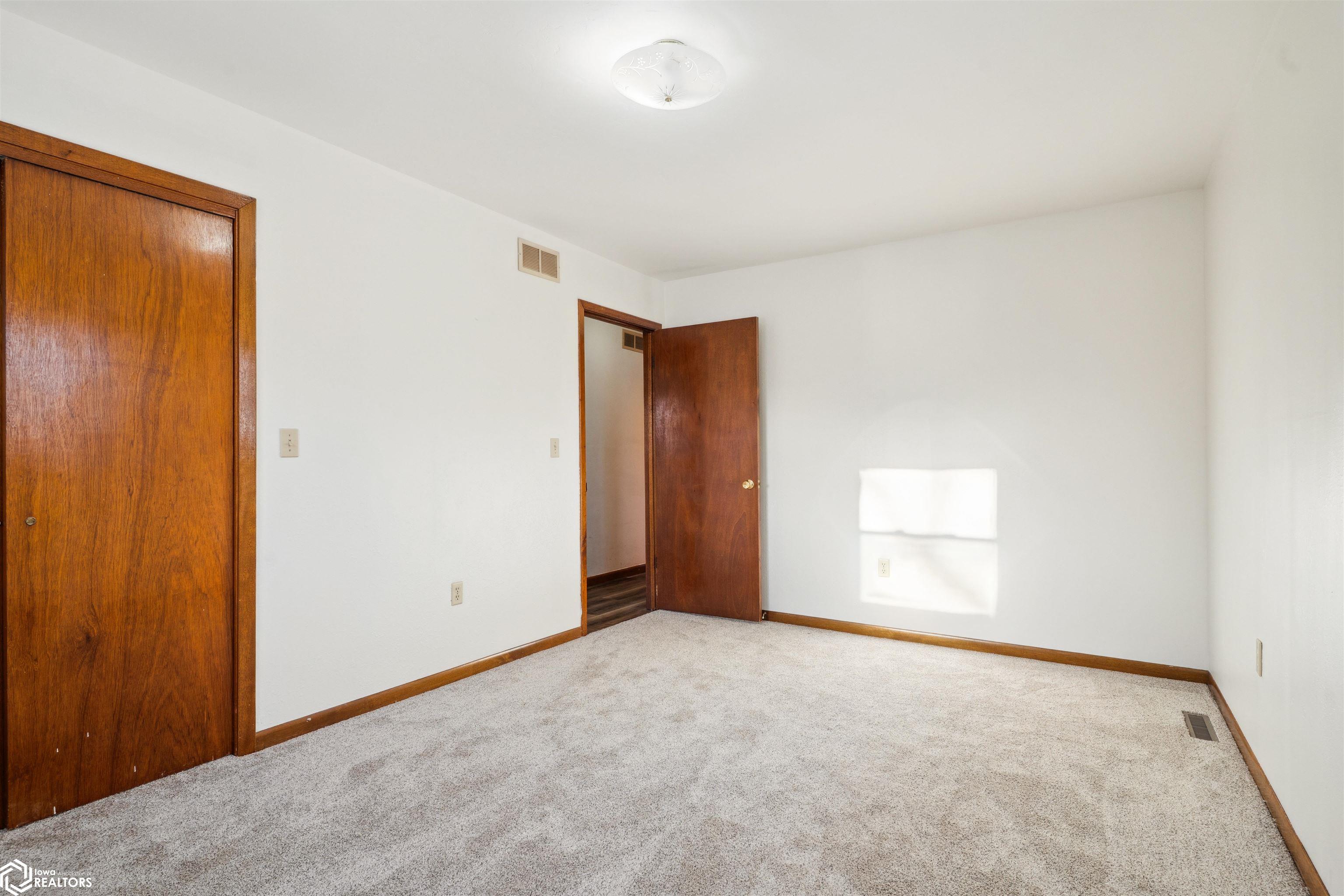206 E Jackson St, Grandview, Iowa image 16